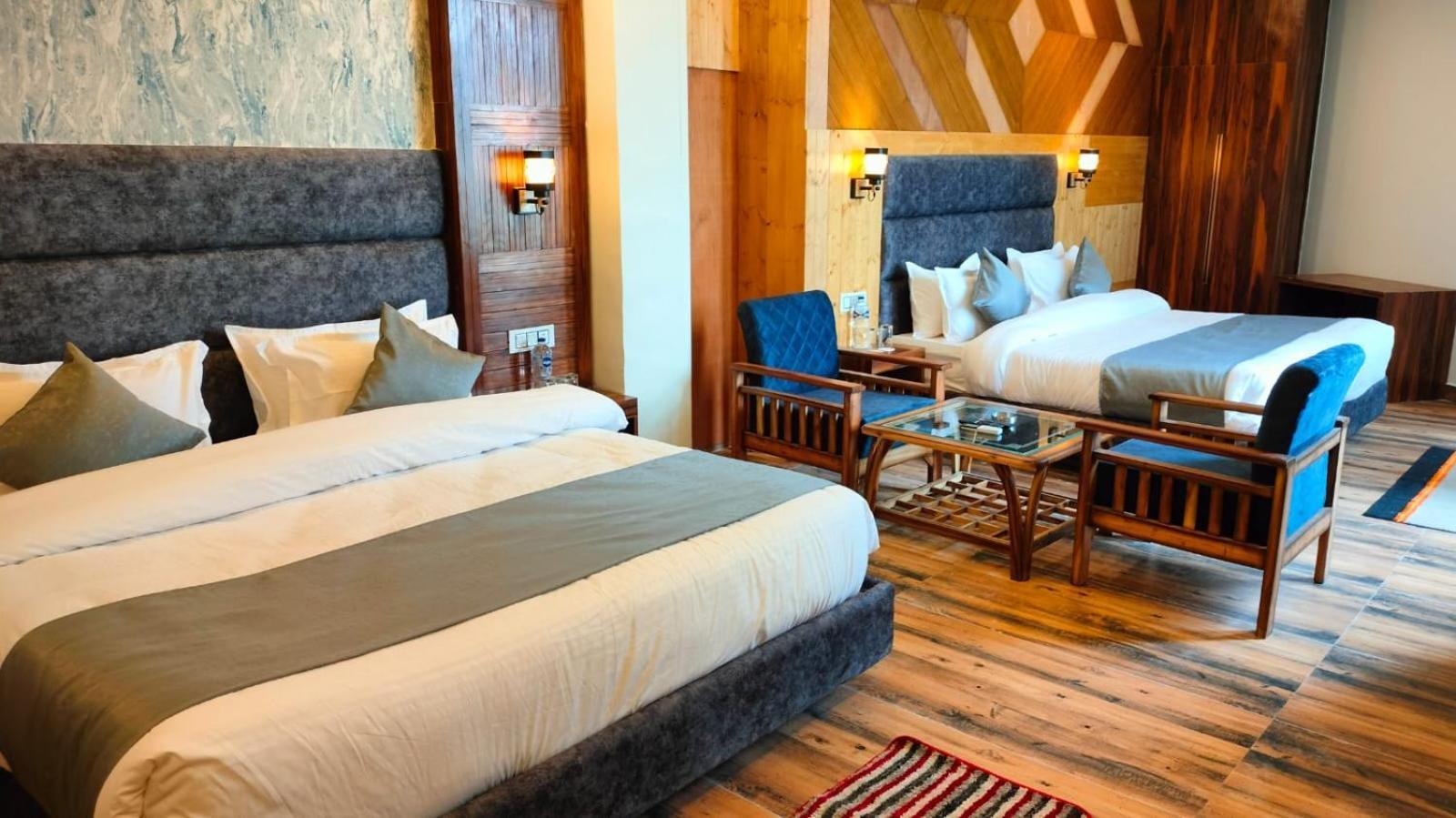 Manaw Valley Hotel 4*