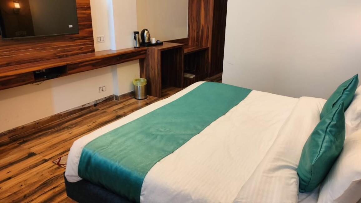 Manaw Valley Hotel 4*