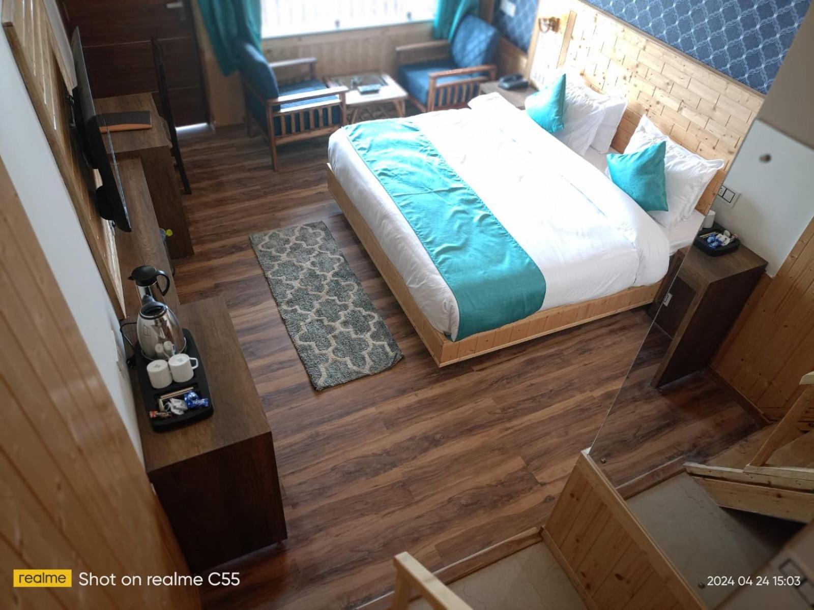 Manaw Valley Hotel 4*