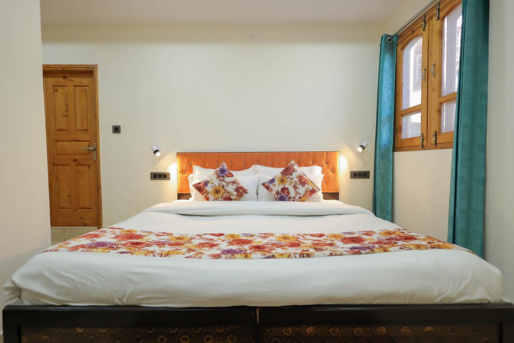 Mystic Hills Retreat Hotel *