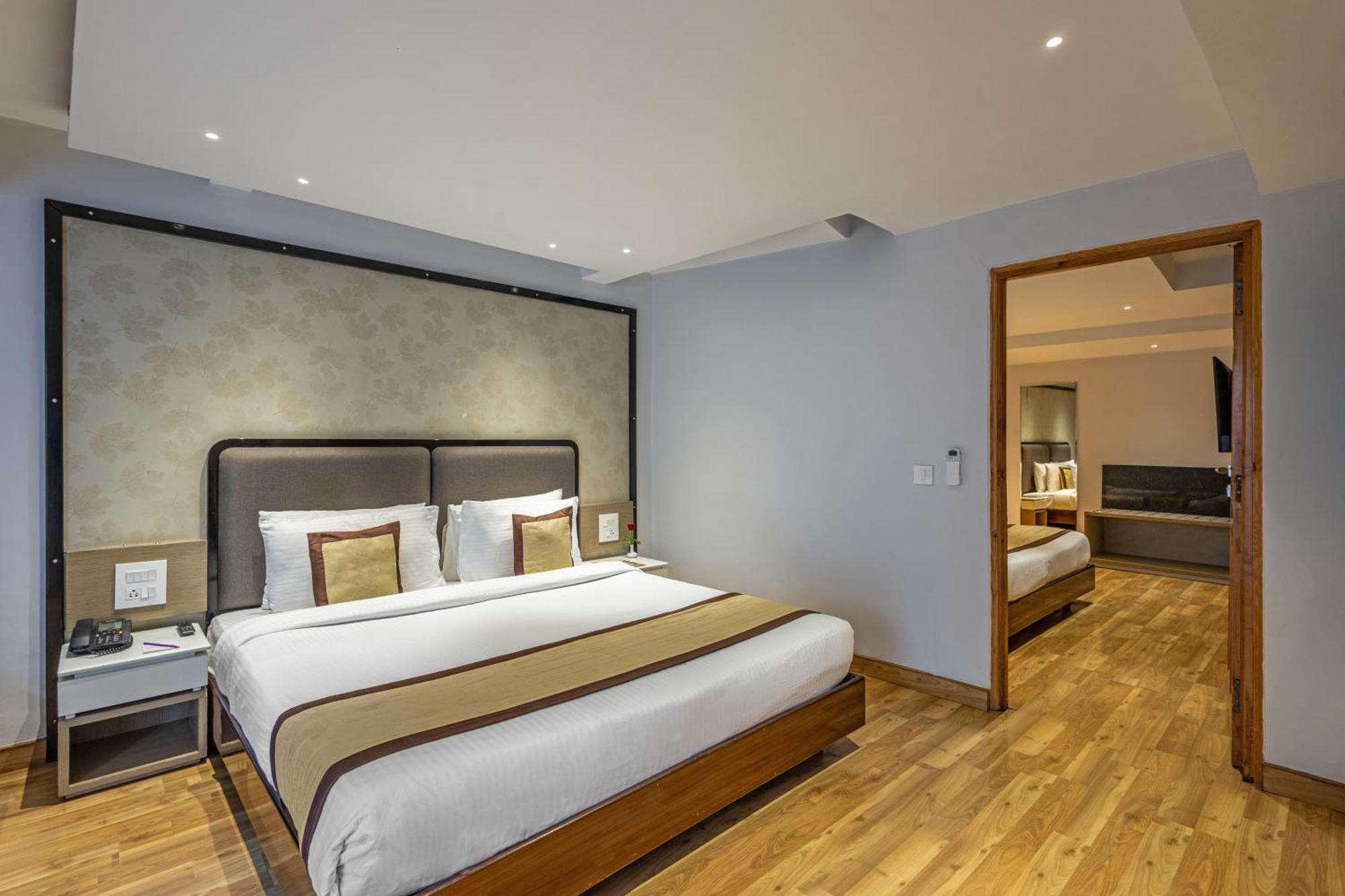 Hotel Sterling Legacy 3*