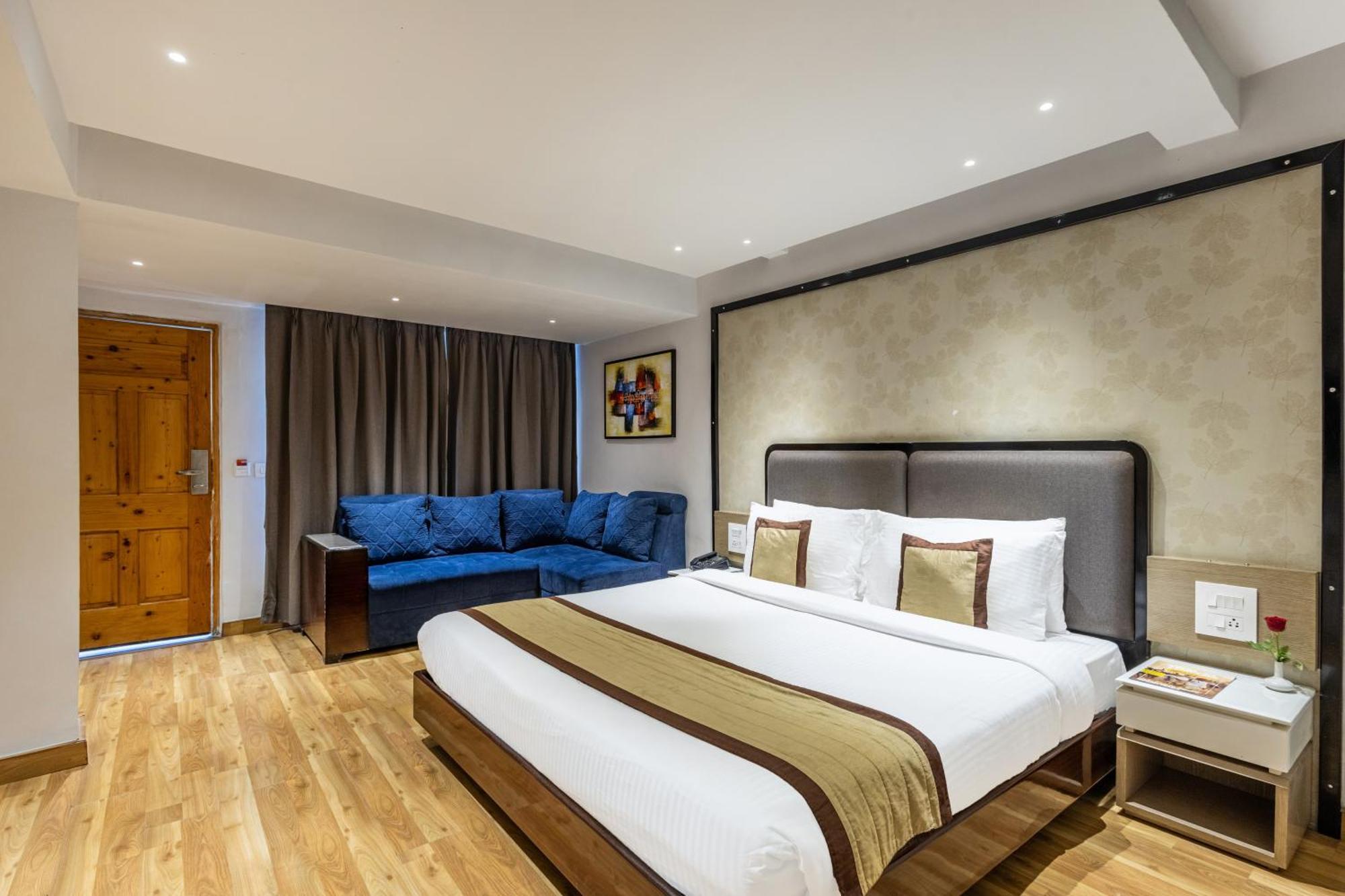 Hotel Sterling Legacy 3*
