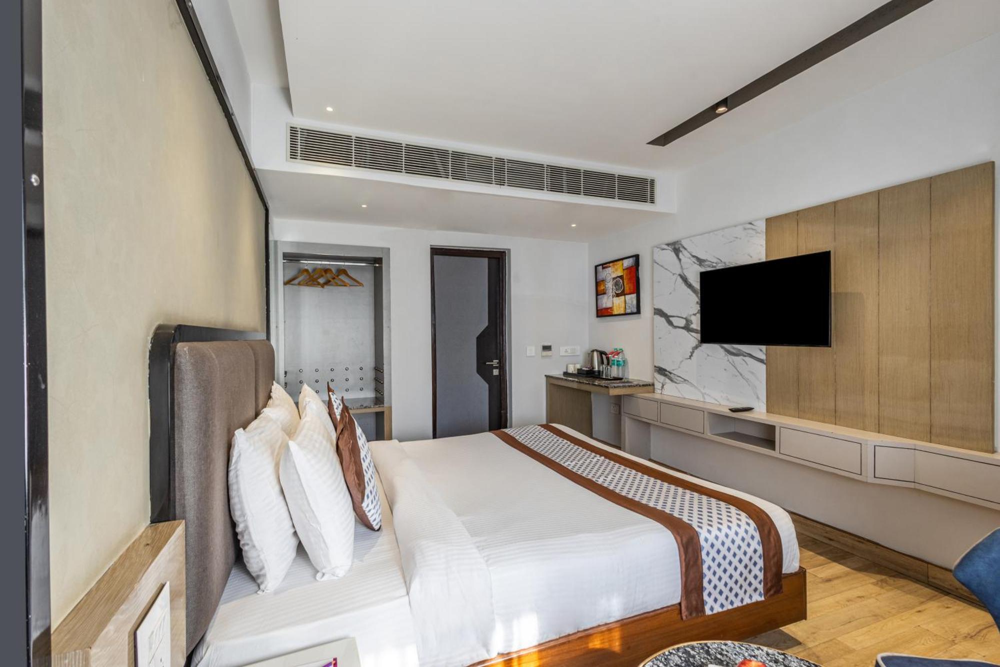 Sterling Legacy Hotel 3*