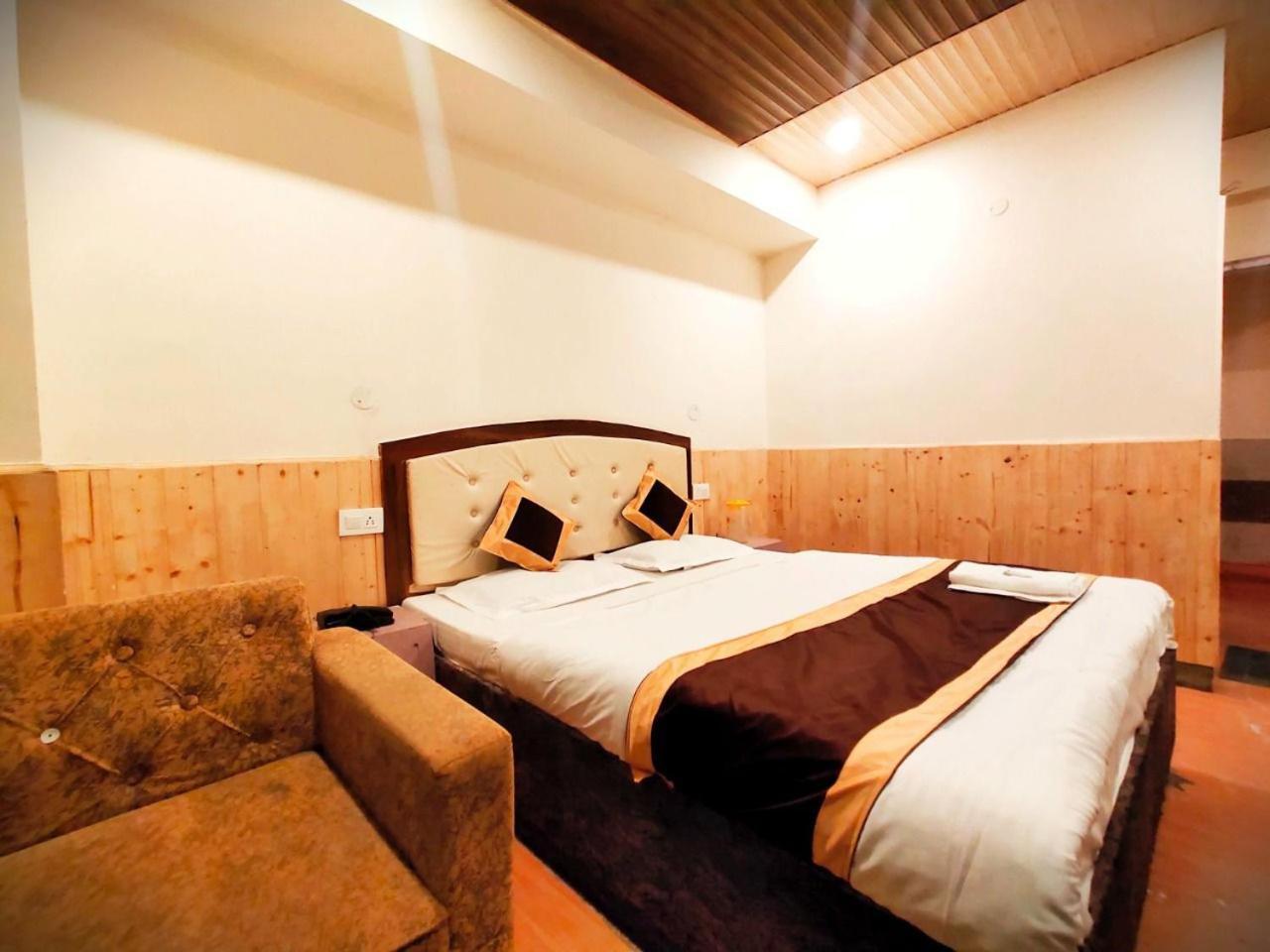 Shorya Regency Near Mall Road 2* Shimla