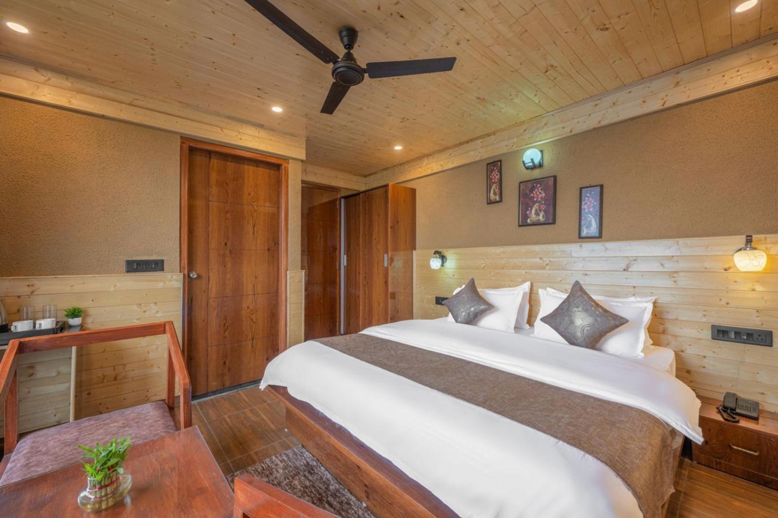 The Countryside Retreat I Vacations I Conference I Mice I Family Events I Open Air Terrace I Sky Bonfire I Kufri By Exotic 3* Shimla