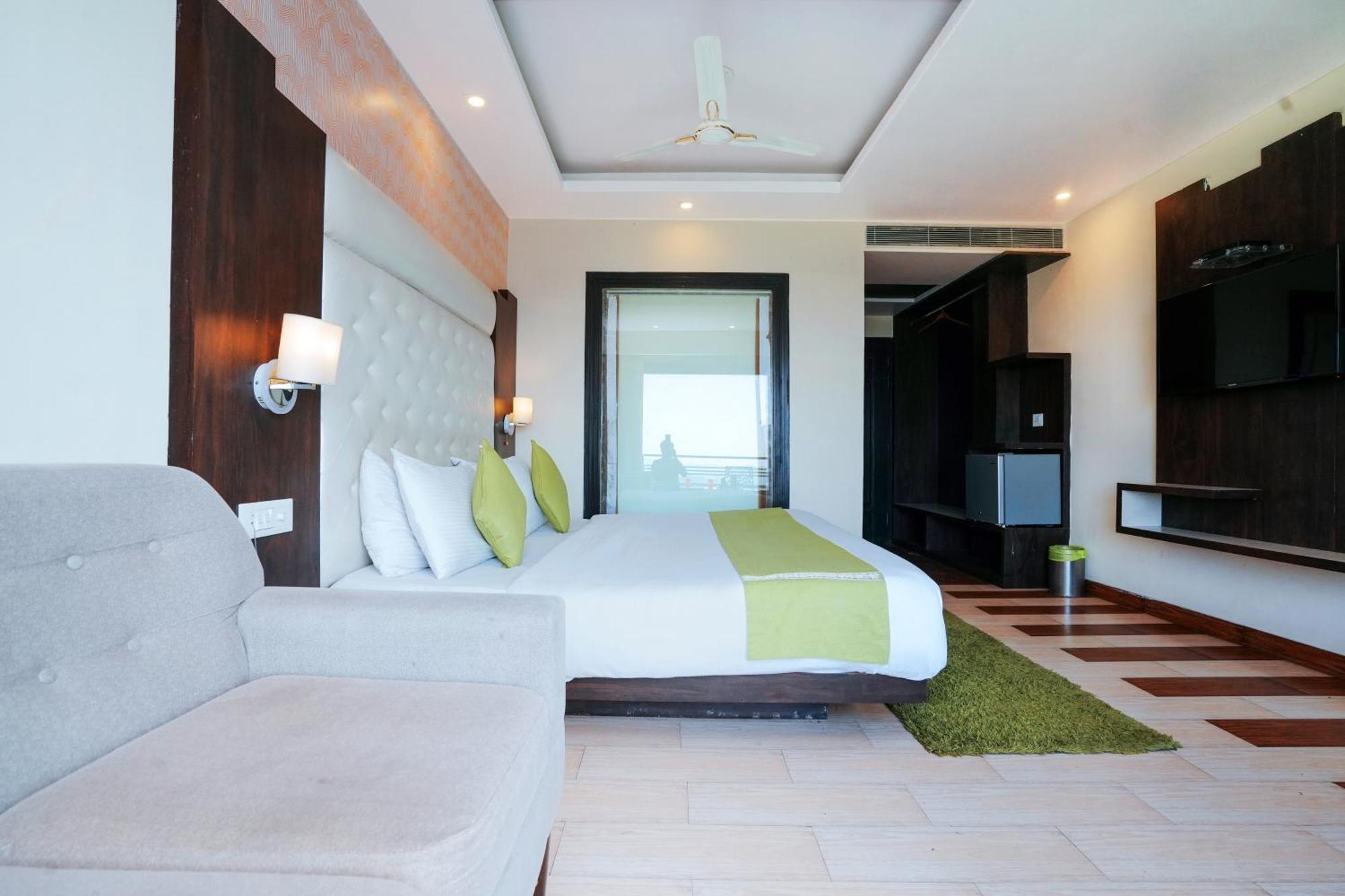 Nature Valley View Mashobra !! Luxury Choice !! Gaming Zone !! Open Terrace !! Big Parking 4*