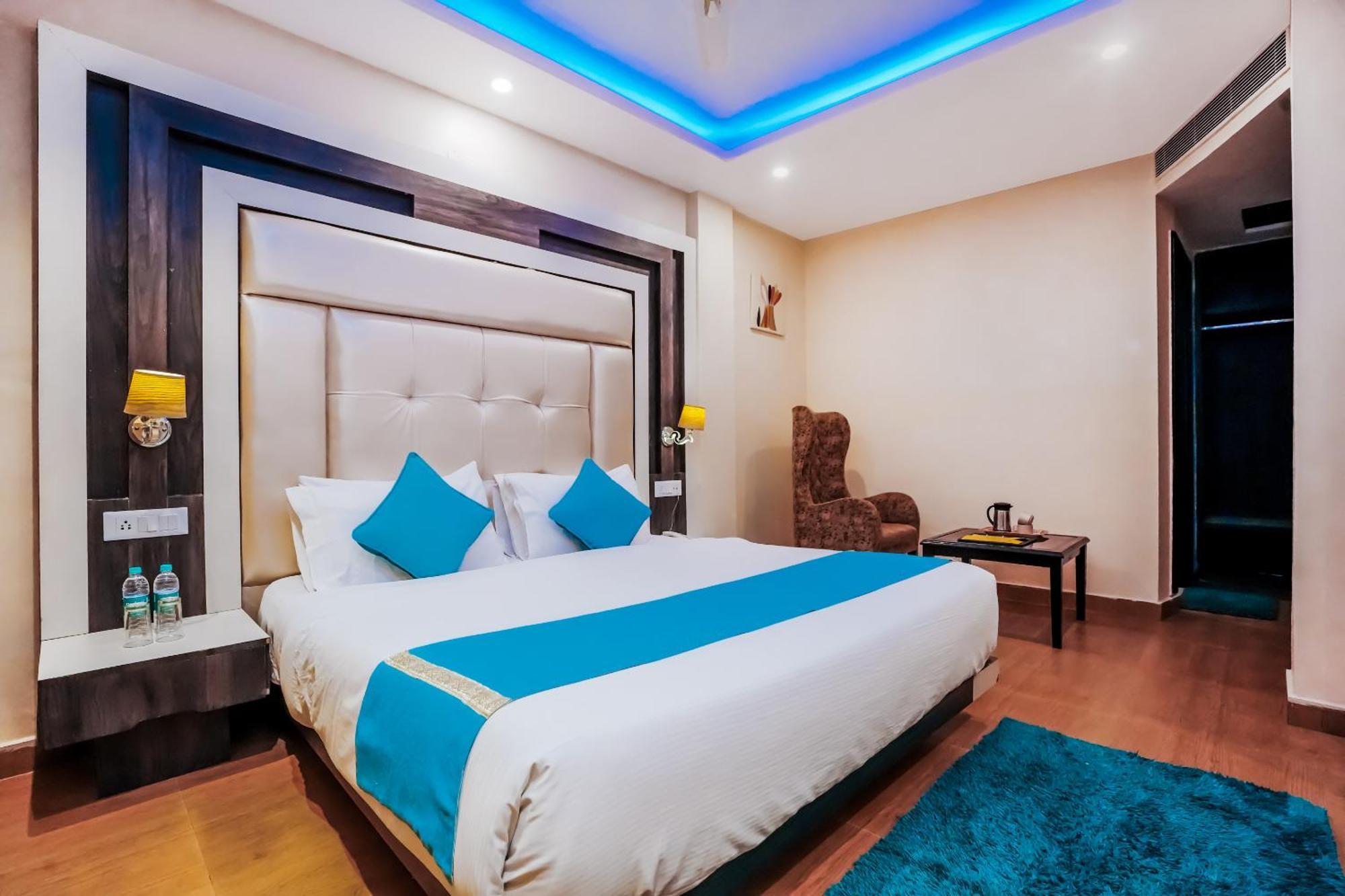 Nature Valley View Mashobra !! Luxury Choice !! Gaming Zone !! Open Terrace !! Big Parking Hotel