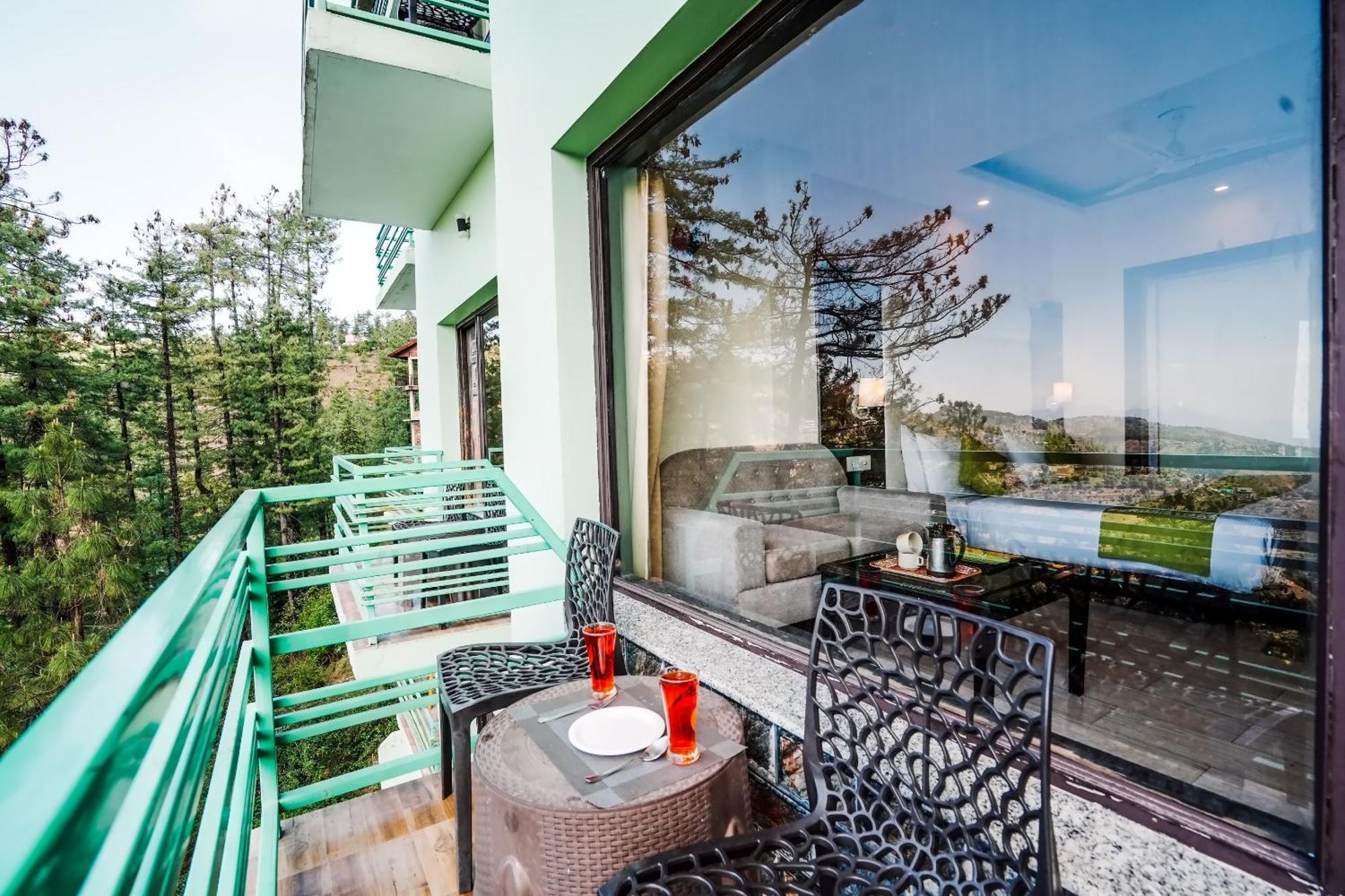 Hotel Nature Valley View Mashobra !! Luxury Choice !! Gaming Zone !! Open Terrace !! Big Parking