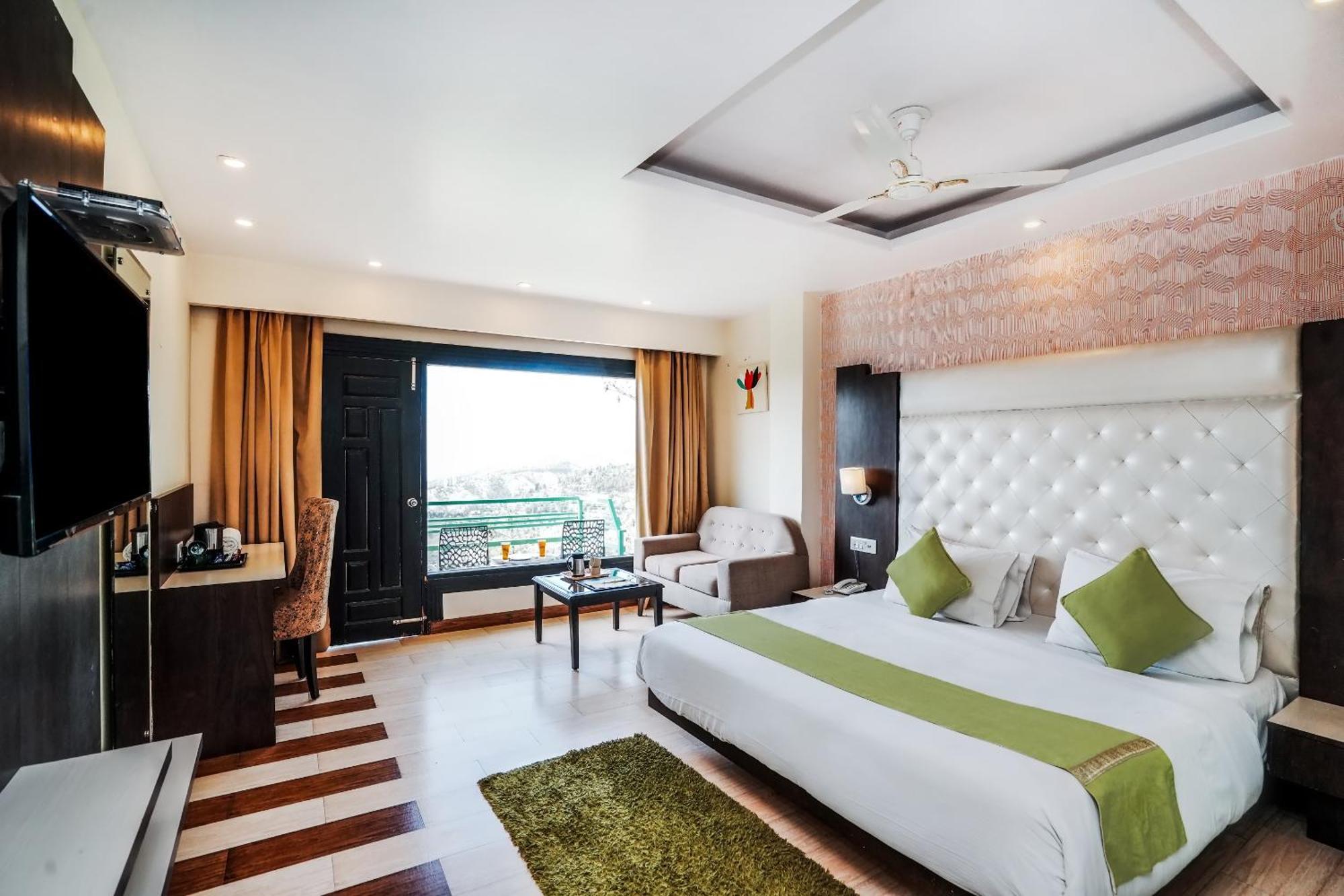 Nature Valley View Mashobra !! Luxury Choice !! Gaming Zone !! Open Terrace !! Big Parking 4*