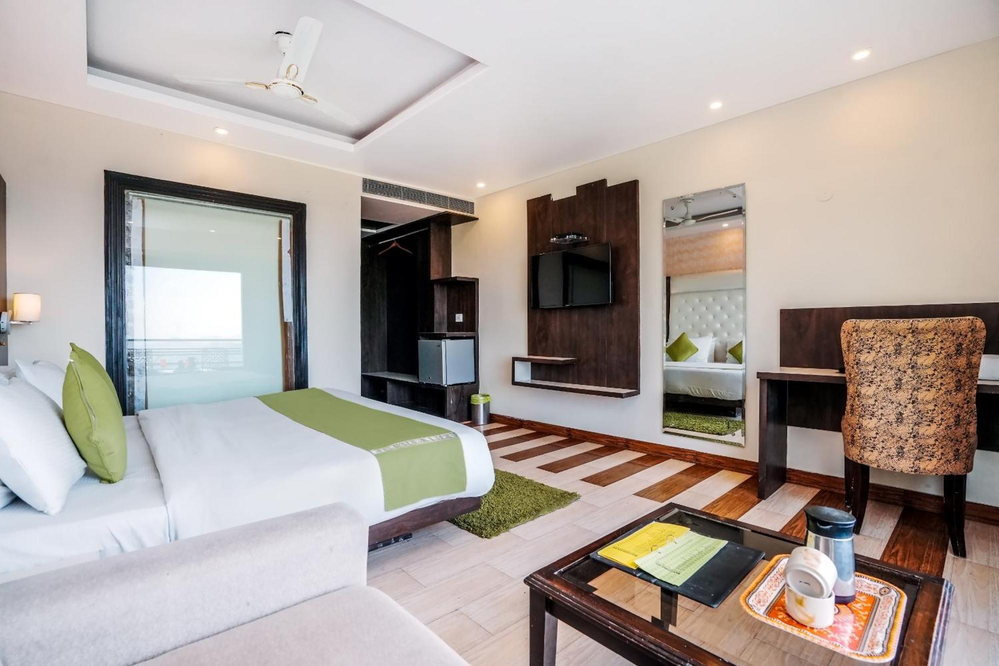 Nature Valley View Mashobra !! Luxury Choice !! Gaming Zone !! Open Terrace !! Big Parking Hotel