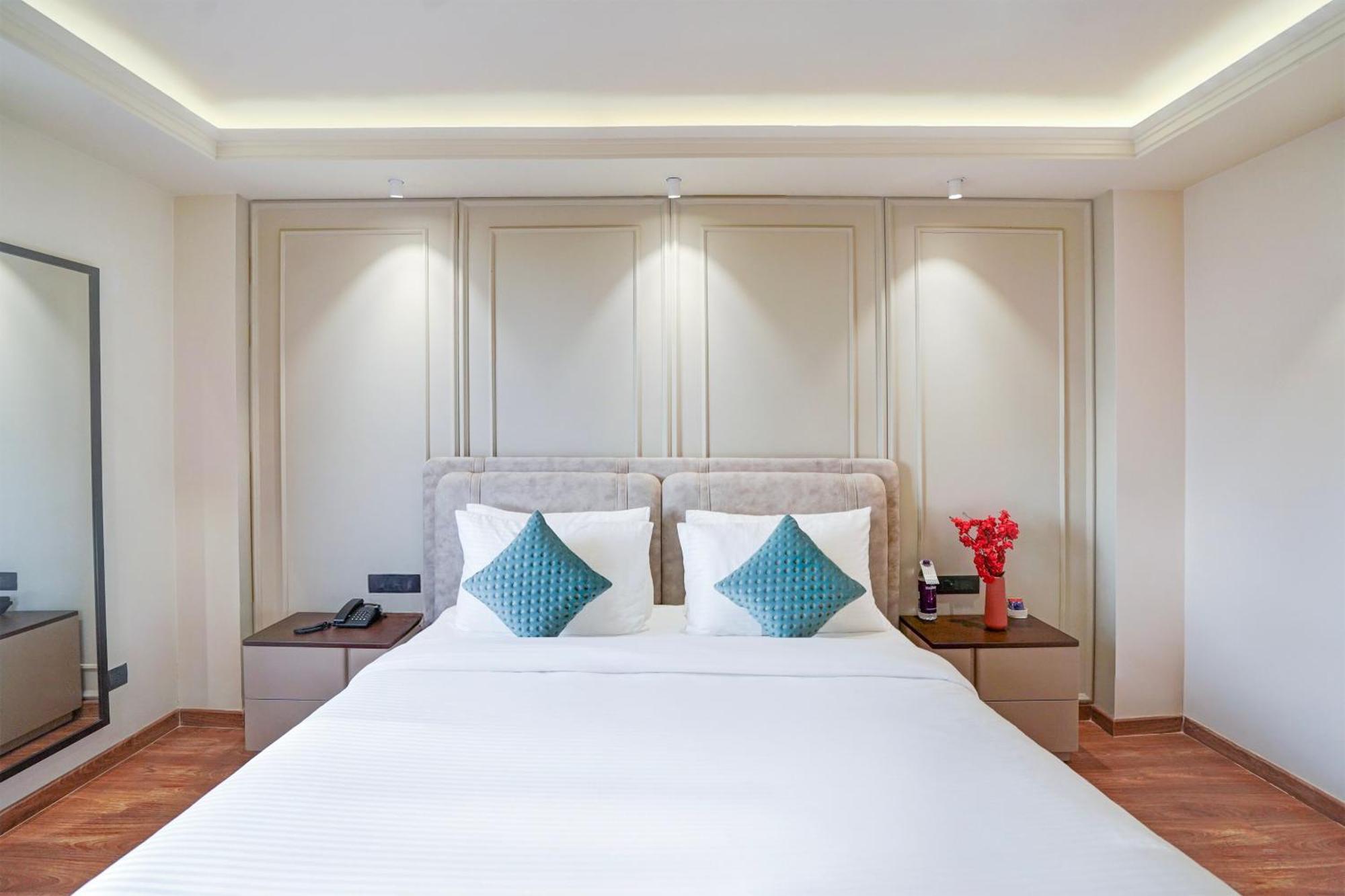 Sunday Premium 5 Bhk Mihika, Villa *