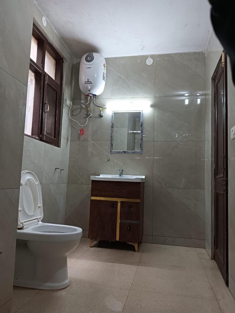 Aston Hills - Luxury Comfort !! Travellers Delight !! Budget Friendly !! Prime Location !! Guest Favourite 4* Shimla