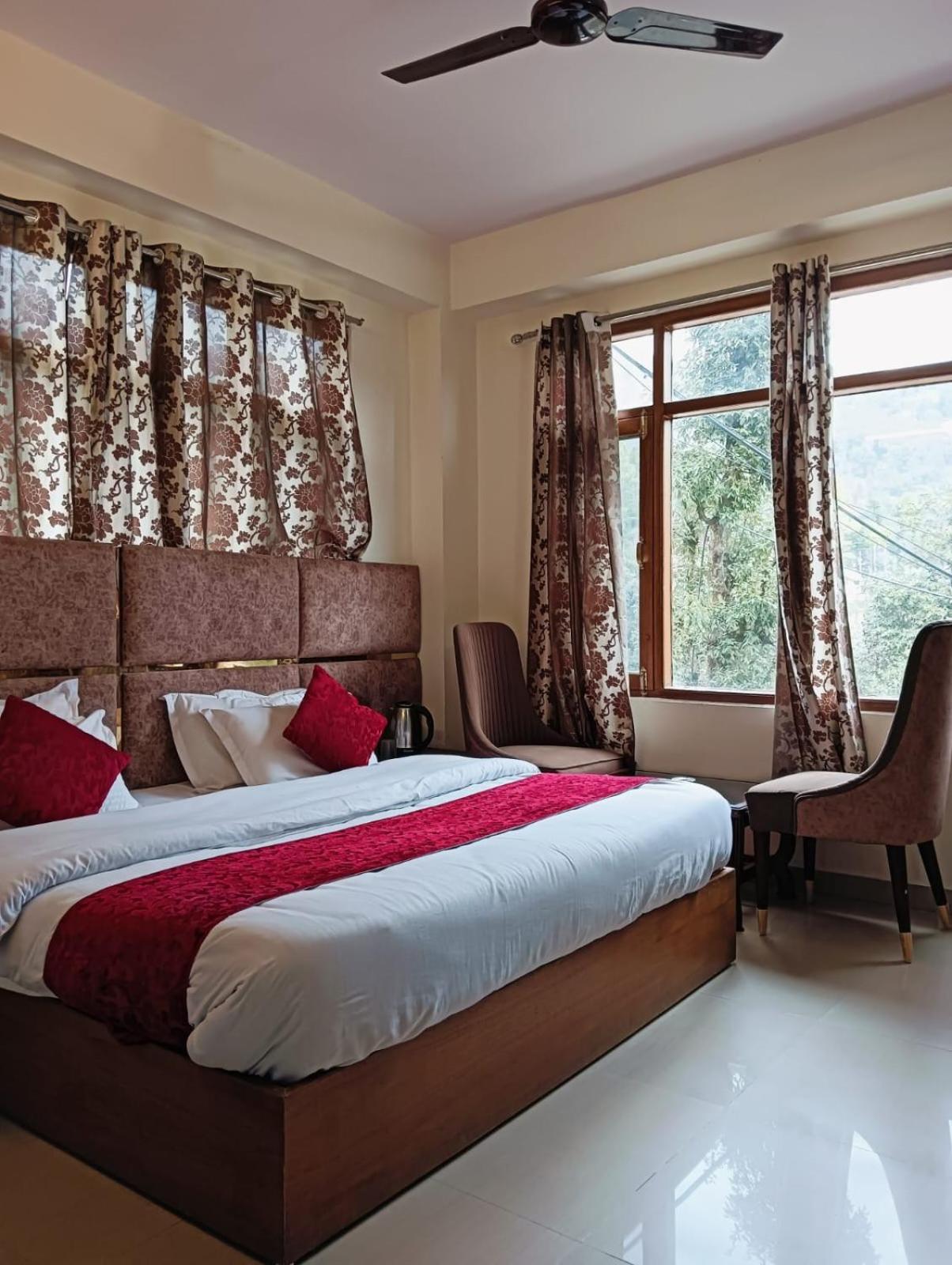Hotel Aston Hills - Luxury Comfort !! Travellers Delight !! Budget Friendly !! Prime Location !! Guest Favourite 4*