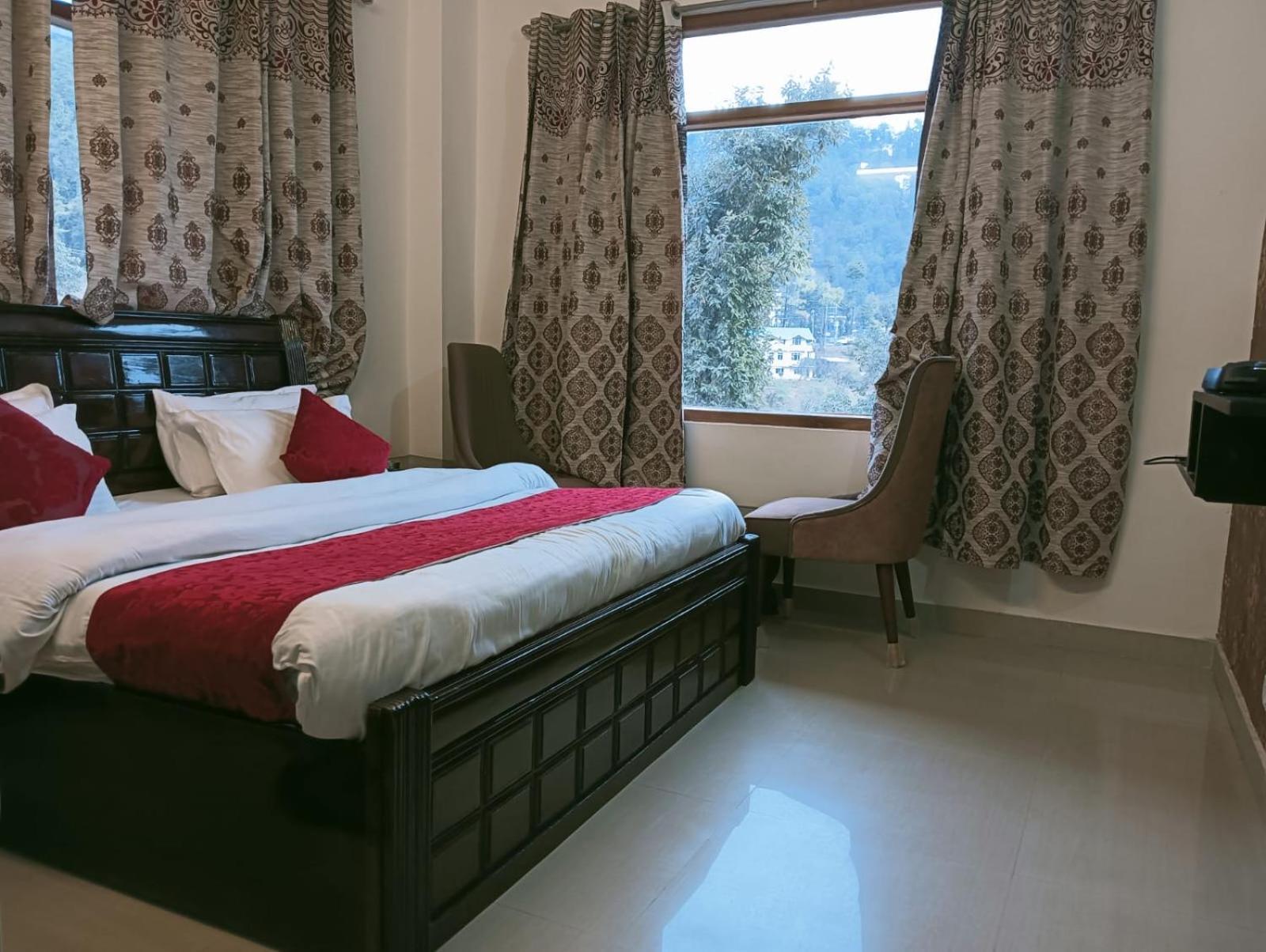 Aston Hills - Luxury Comfort !! Travellers Delight !! Budget Friendly !! Prime Location !! Guest Favourite 4*
