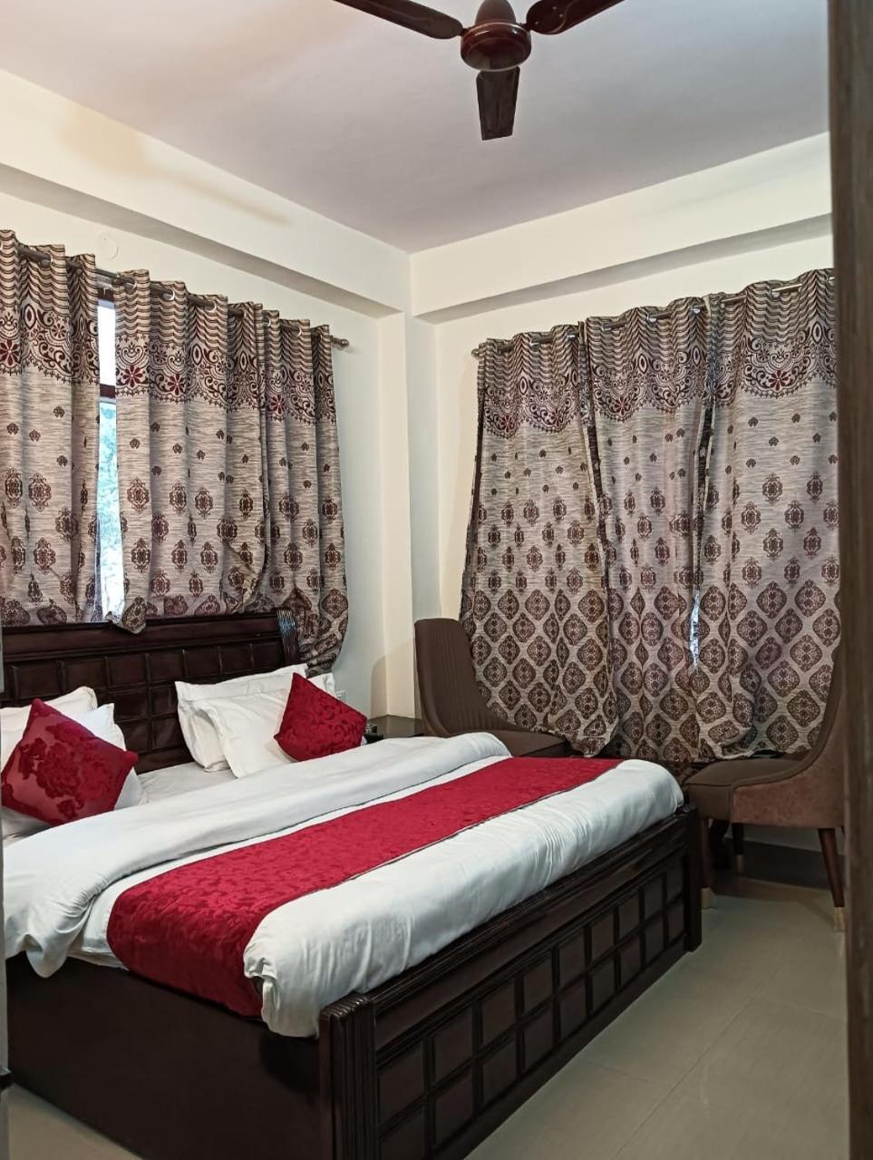 Aston Hills - Luxury Comfort !! Travellers Delight !! Budget Friendly !! Prime Location !! Guest Favourite