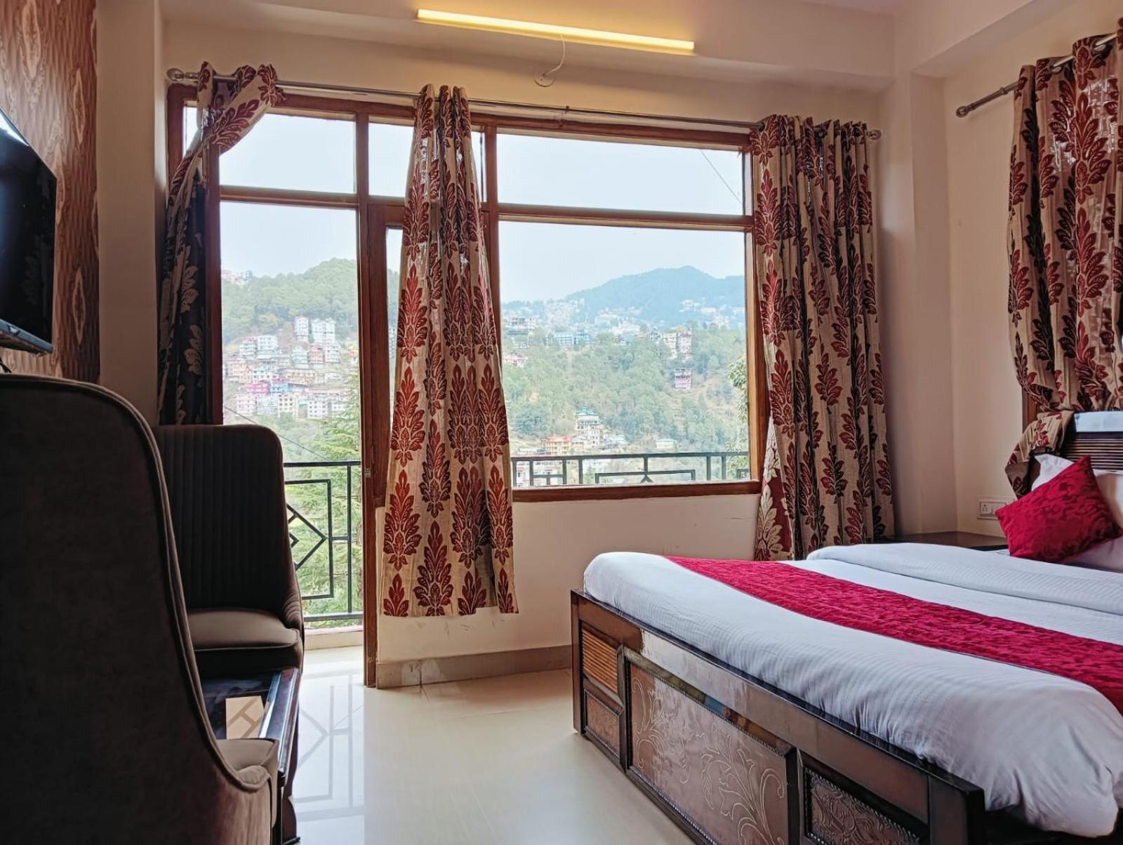 Hotel Aston Hills - Luxury Comfort !! Travellers Delight !! Budget Friendly !! Prime Location !! Guest Favourite