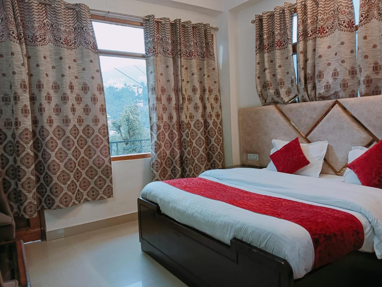 Hotel Aston Hills - Luxury Comfort !! Travellers Delight !! Budget Friendly !! Prime Location !! Guest Favourite 4*