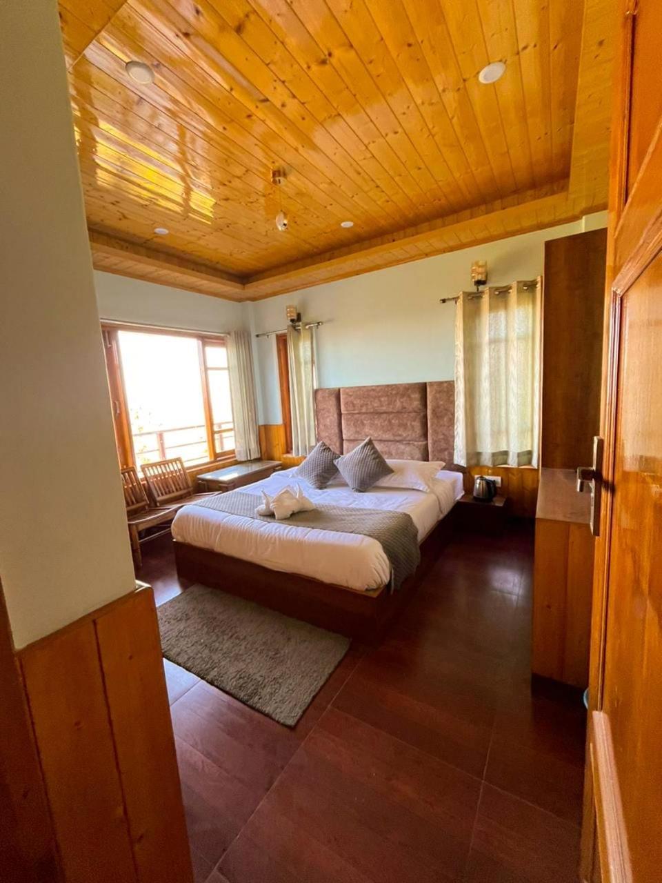 Hotel Elena Sridhi 4*