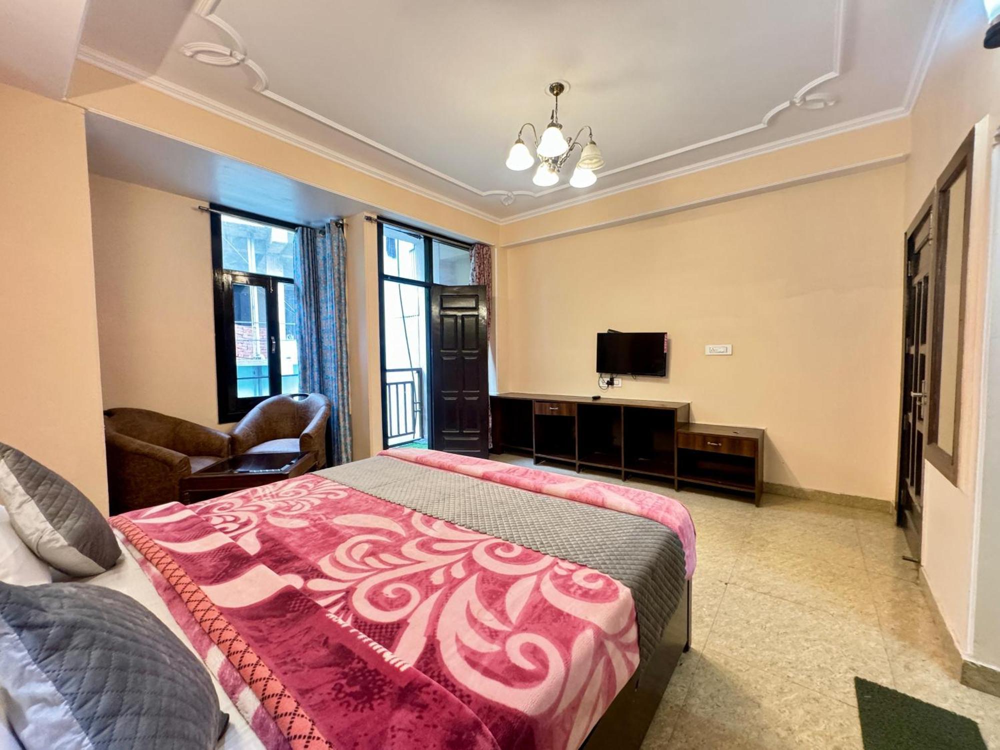 Hotel The Royal Moon 3*