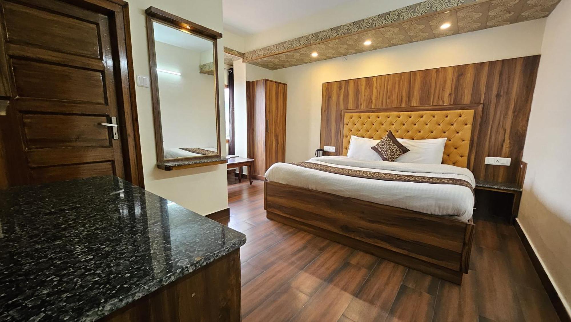 The New Pankaj-newly Renovated-near Mall Road- Free Pickup From Railway Station Hotel