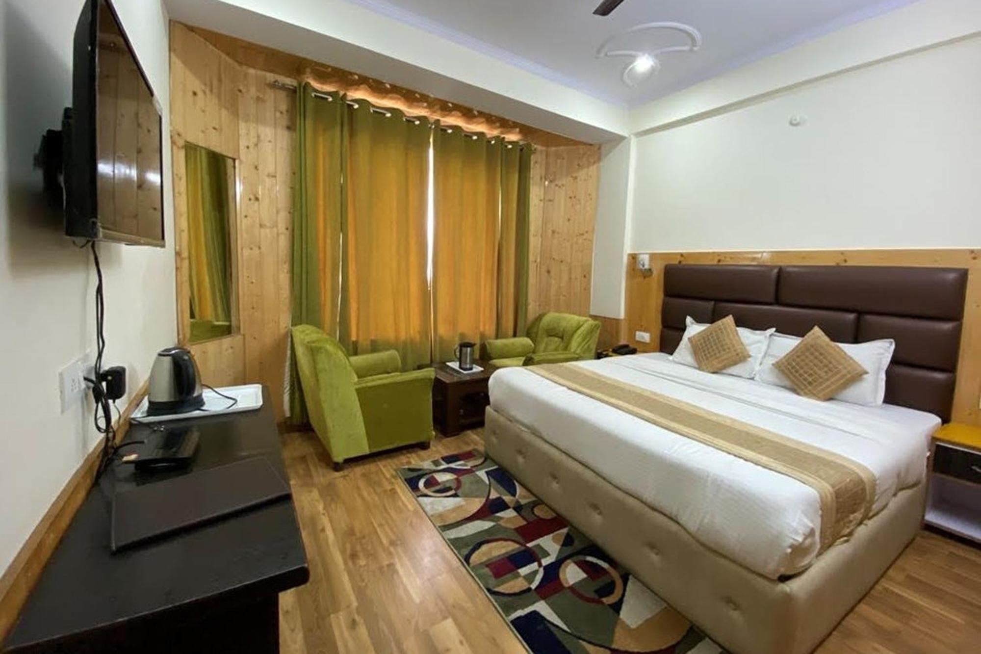 Hotel The Royal Vista