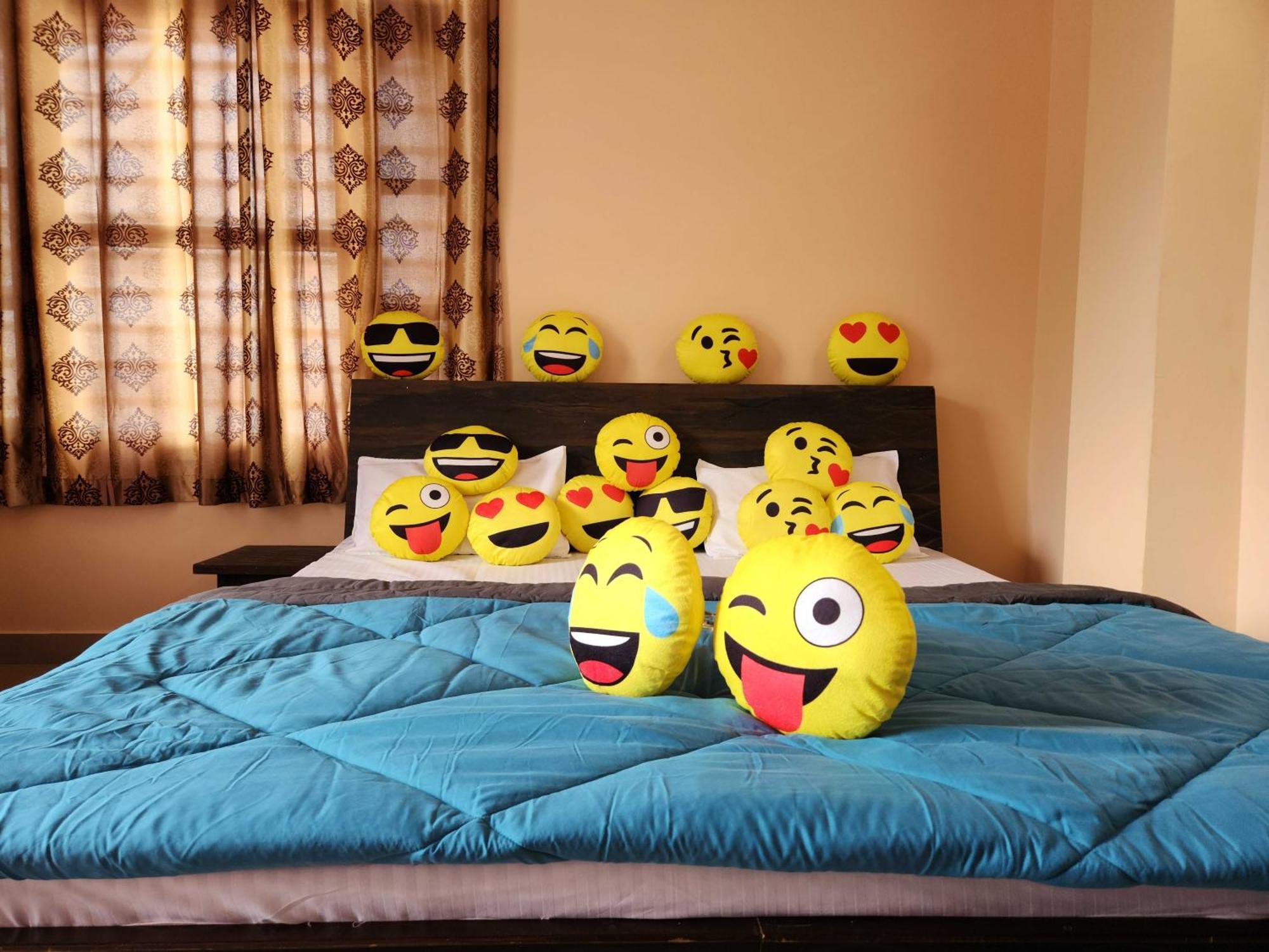 O 81250d Abhiaak Regency Apartment *
