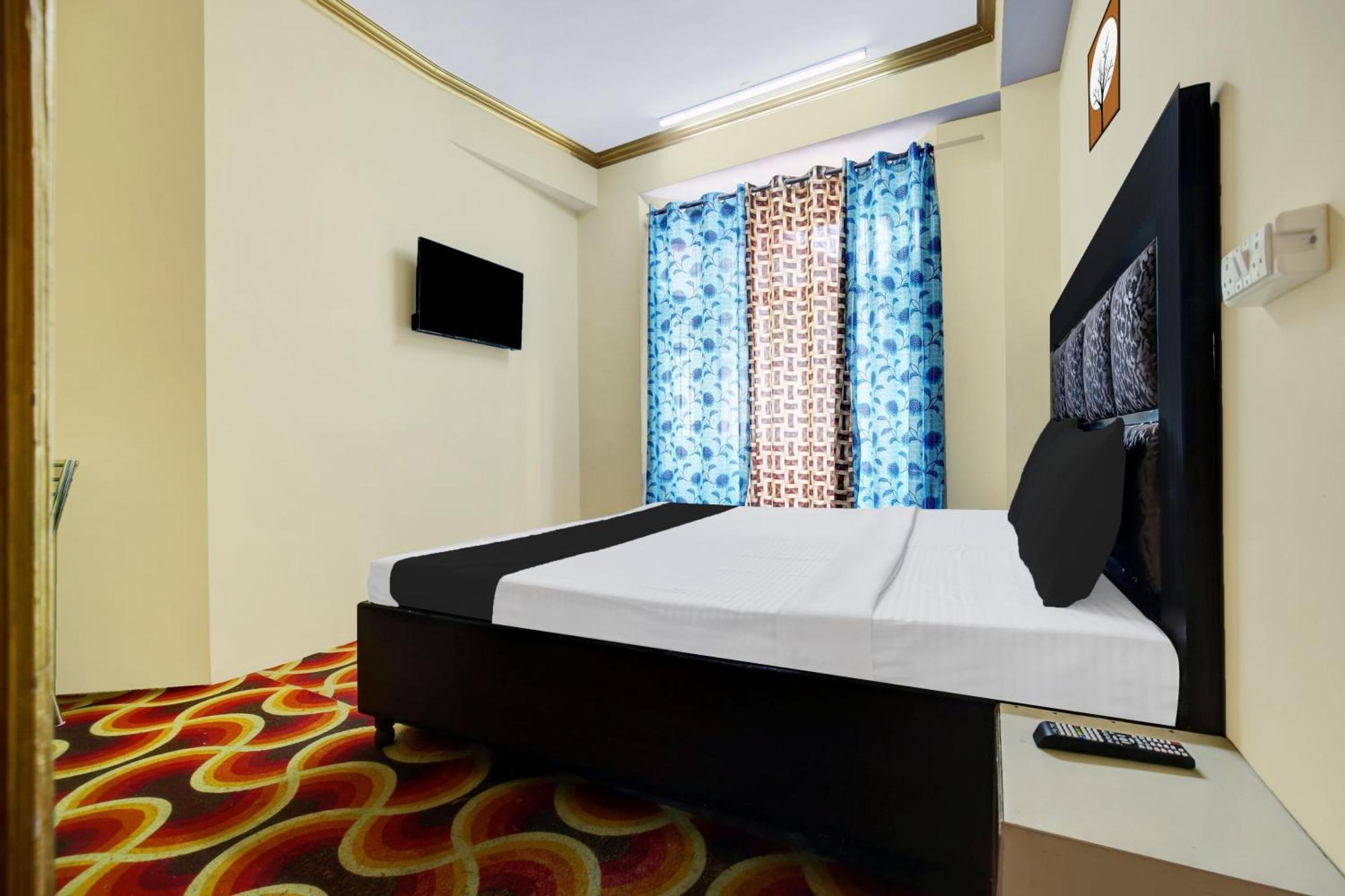 Hotel O Basera 4*