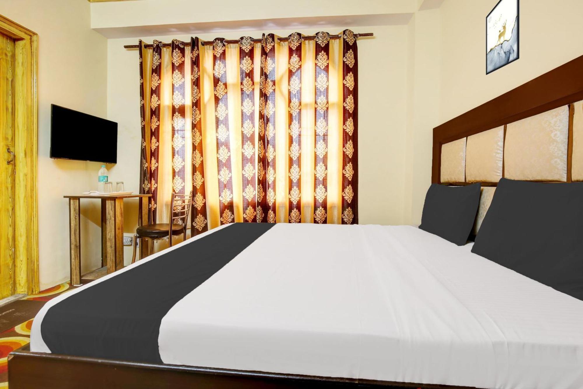 Hotel O Basera 4*