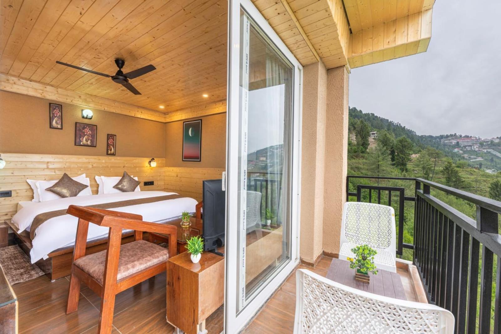 The Charvi Haven I Bonfire I Forest Treks I Memories I Open Air Lawn & Terrace I Kufri By Exotic Apartment Shimla