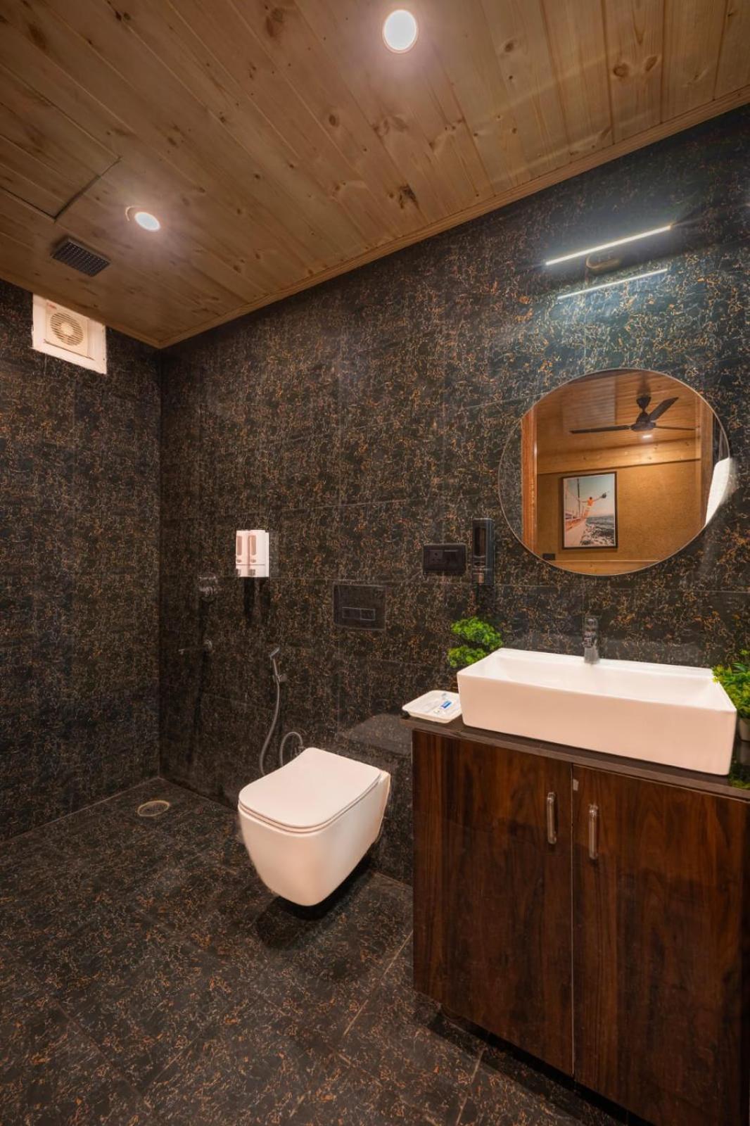 The Kufri Root I Vacations I Conference I Family Events I Kufri By Charvi Retreat Apartment *