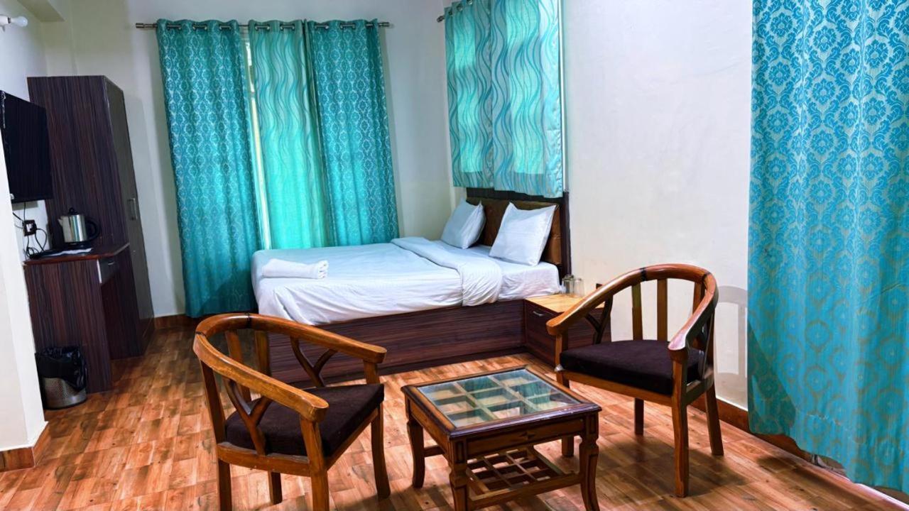 Royal Ace !! Mountain View Rooms!! Private Balcony!! Hotel *