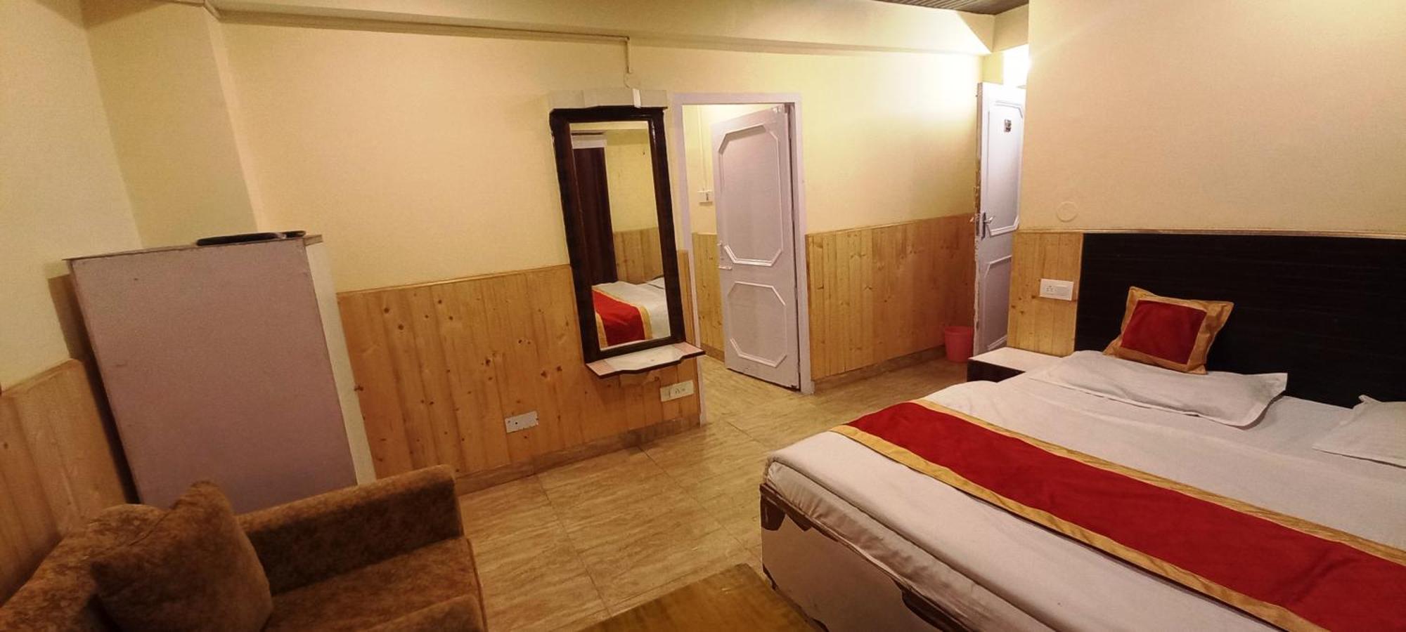 Shorya Regency Near Mall Road 2* Shimla