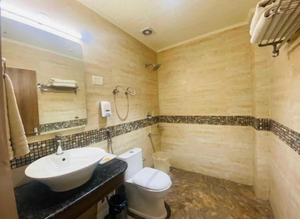 O 81250d Abhiaak Regency * Shimla