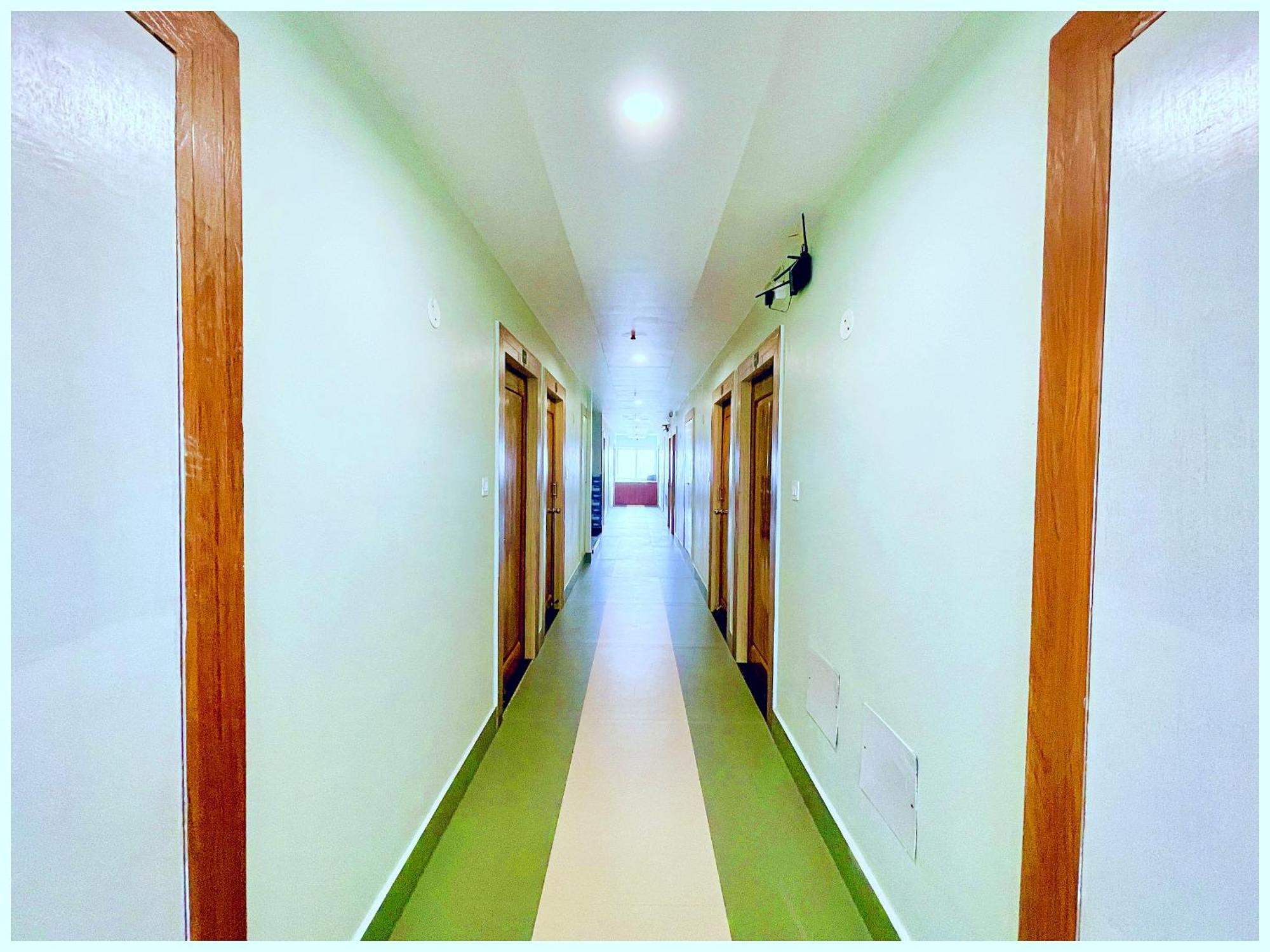 Hotel K R I S H N A B - B Near Mall Road And Temple 4*