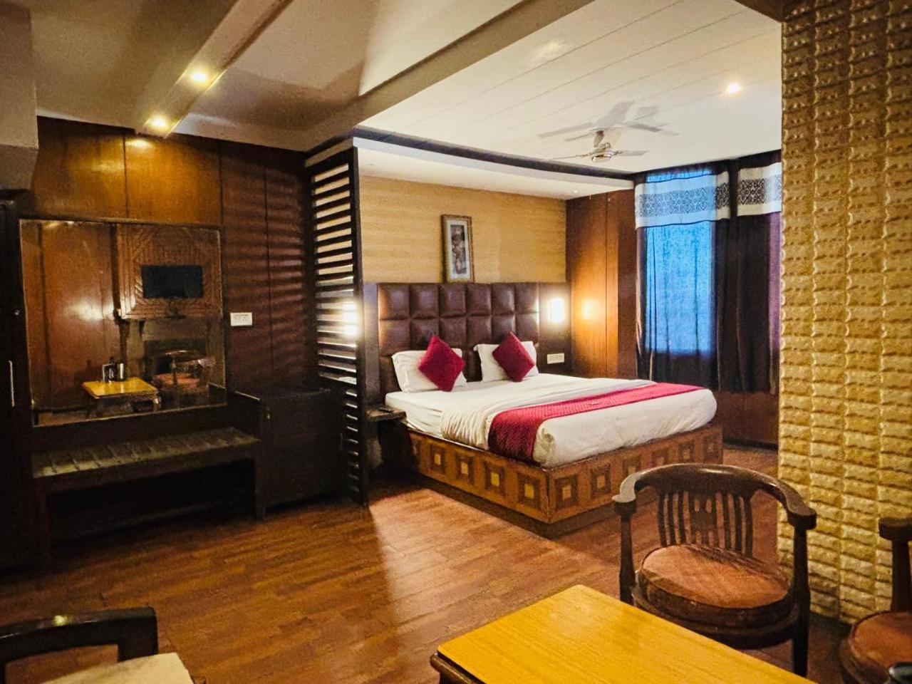 Guest house Ganga !! Near Mall Road !! Budget Friendly !!