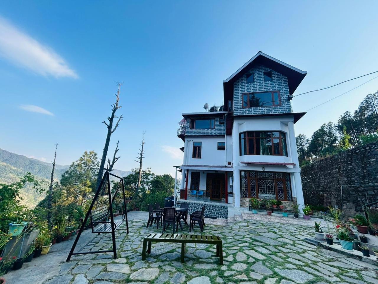 Shri Homestay *