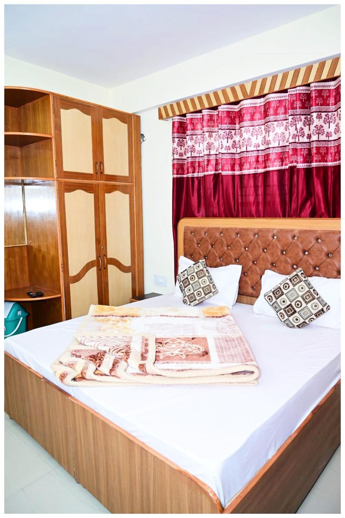 K R I S H N A B - B Near Mall Road And Temple Hotel Shimla