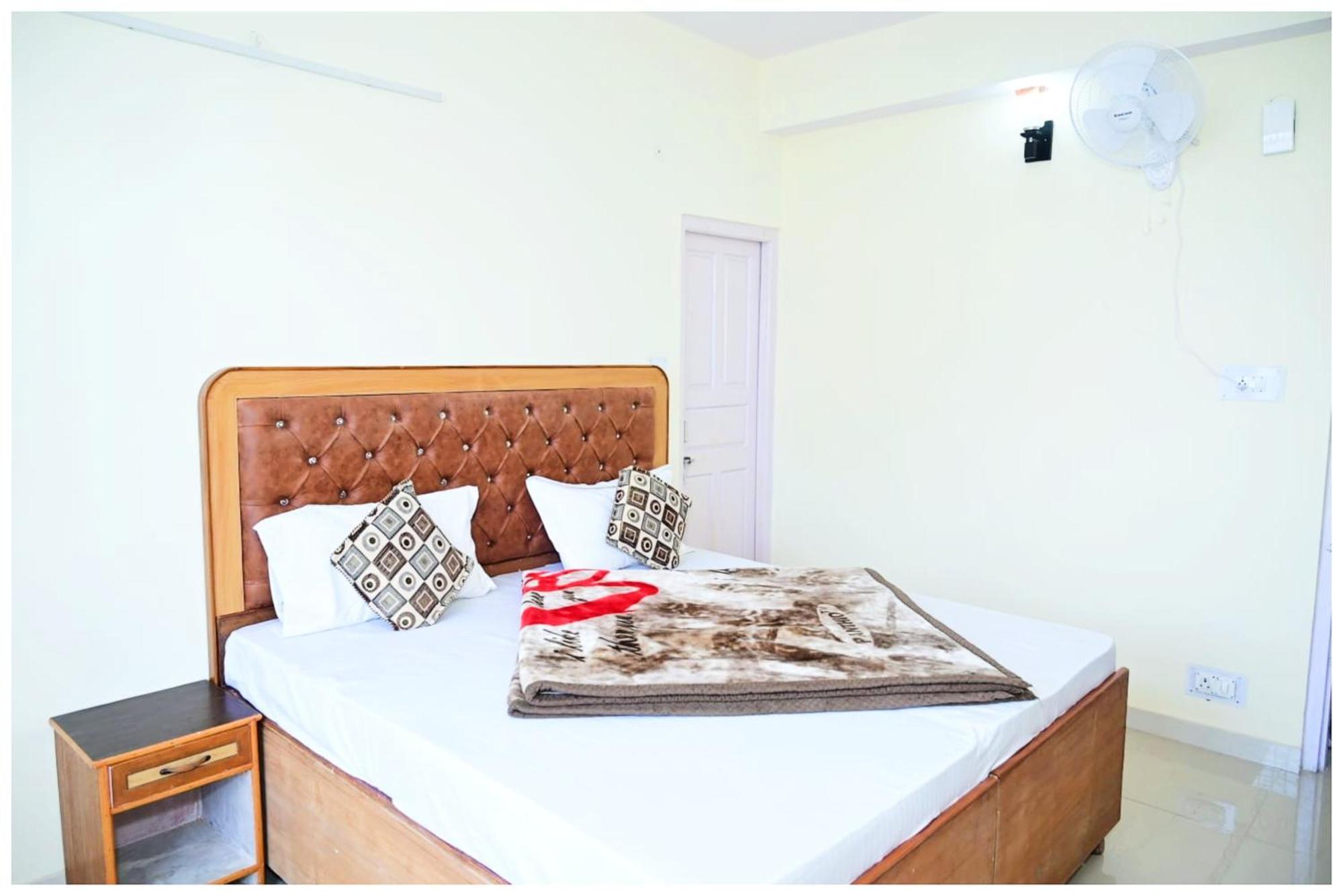 K R I S H N A B - B Near Mall Road And Temple 4* Shimla