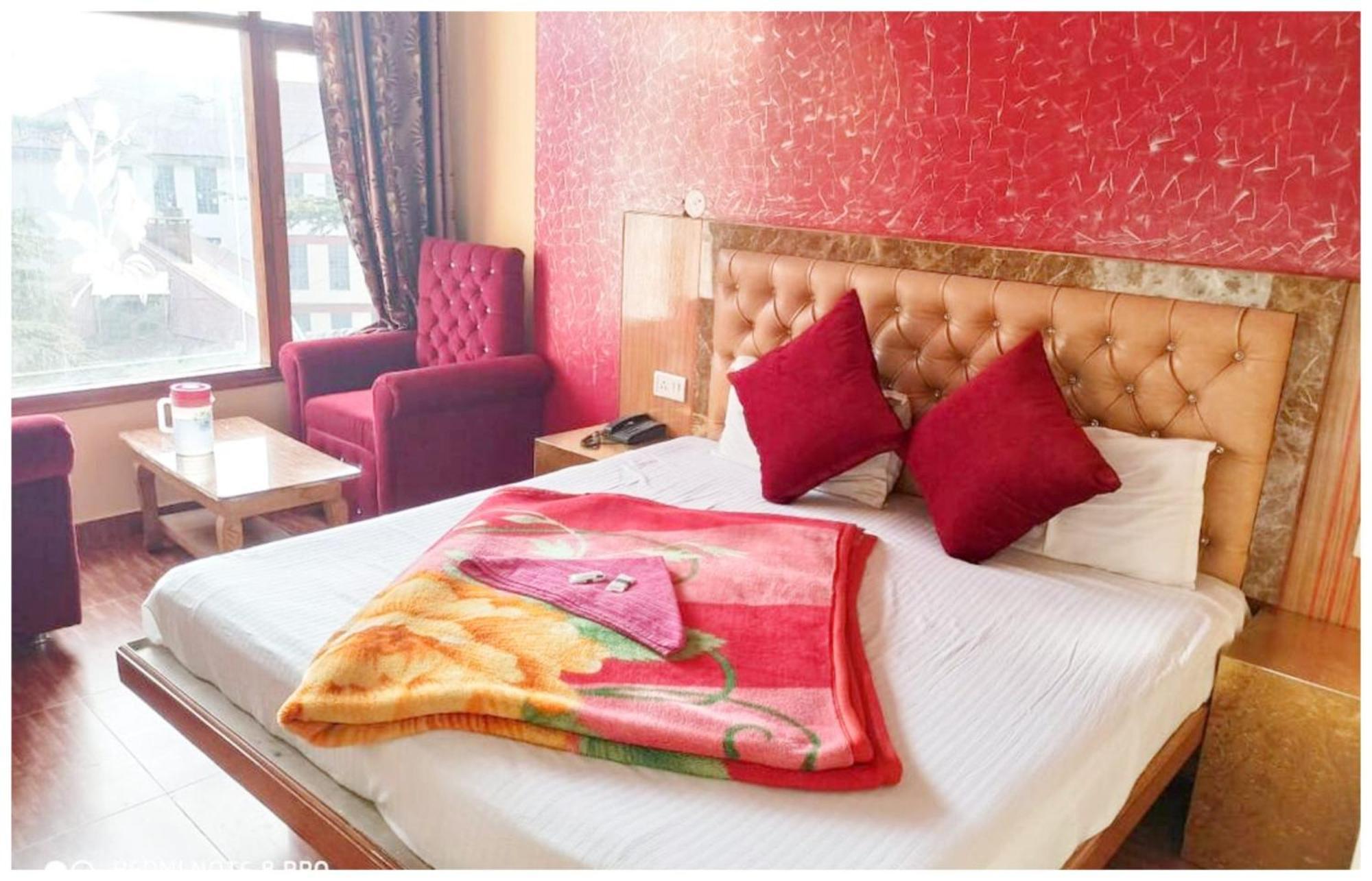 Hotel H G N Near Park And Temple 4*