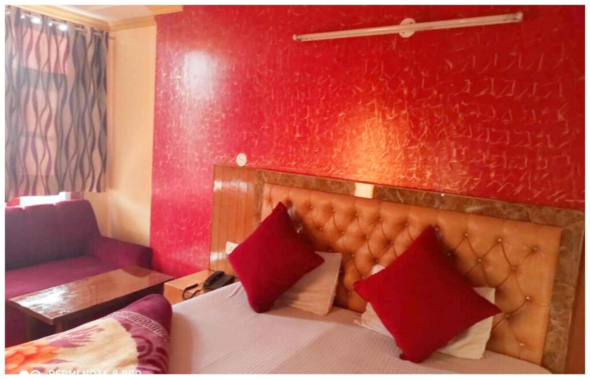 H G N Near Park And Temple Hotel 4*