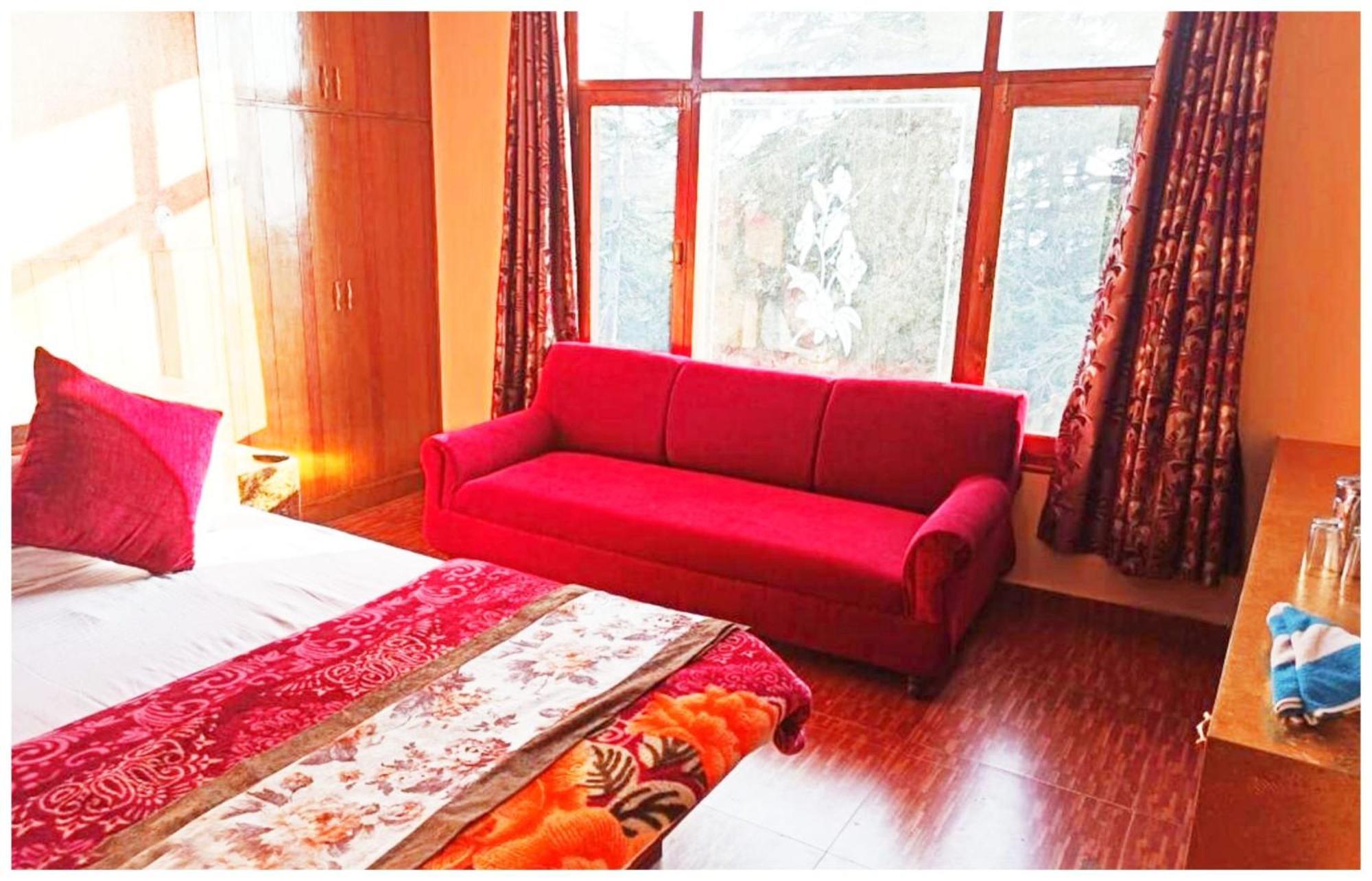 H G N Near Park And Temple 4*