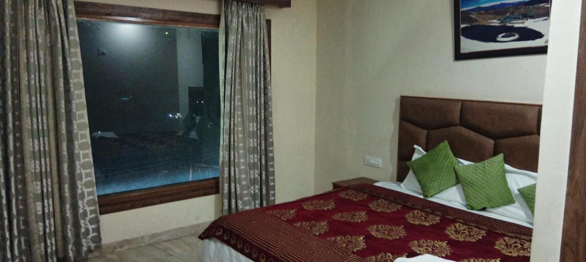 Summer Lead Hotel *