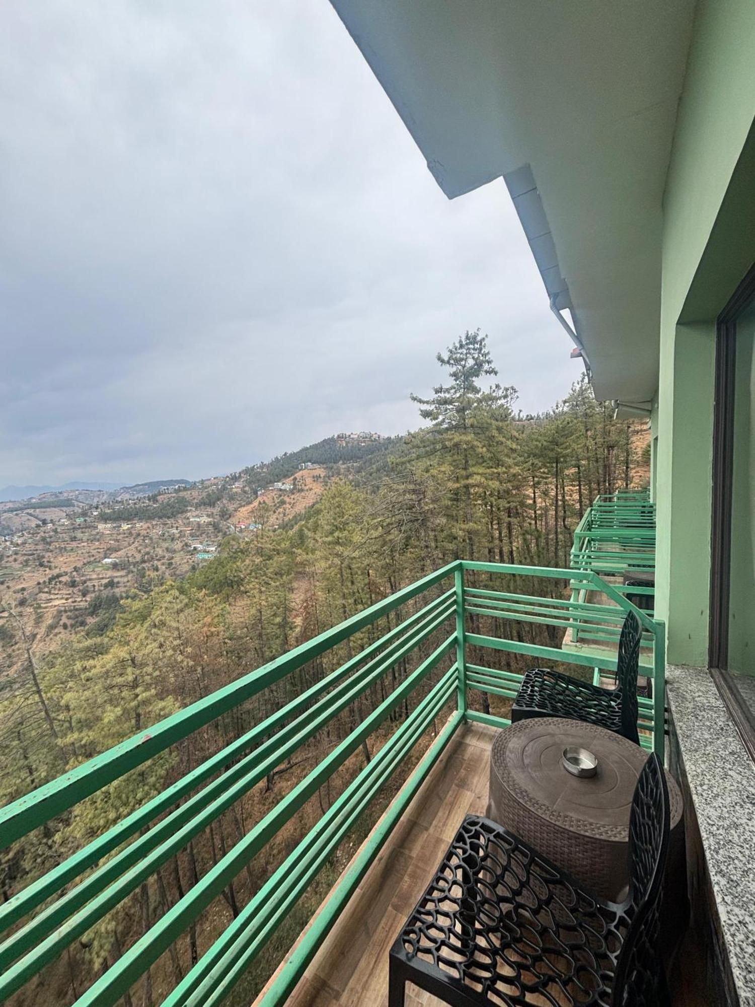 The Jungle View From Balcony In Mashobra - A Relax Retreat Away From Hotel 3*