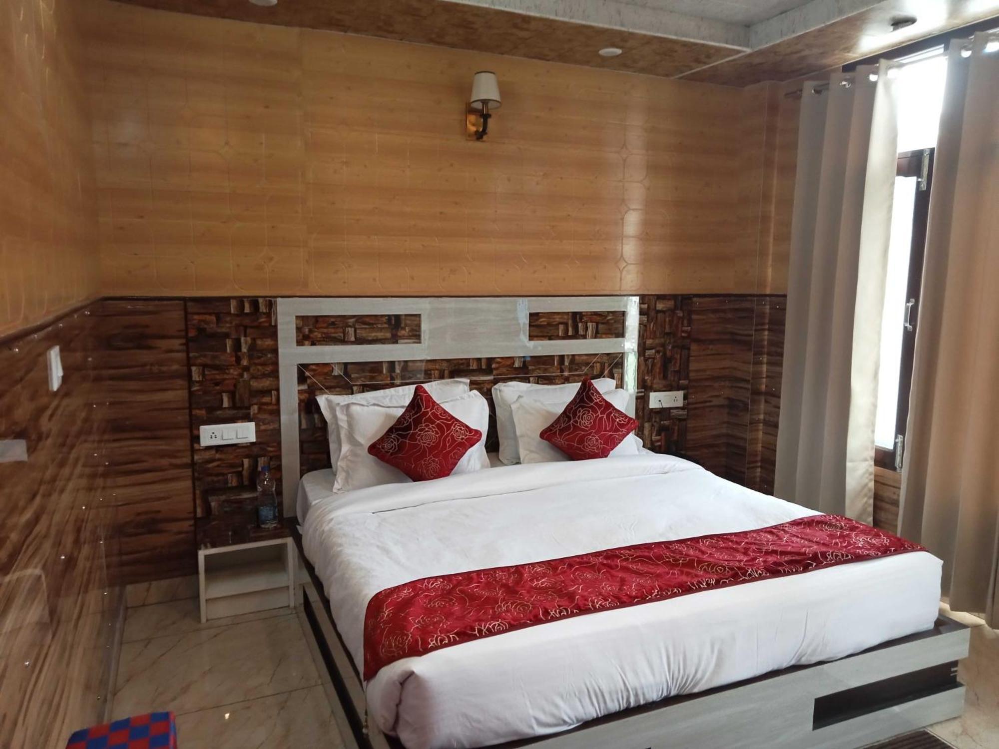 Hotel O Srishti Nikunj Shimla