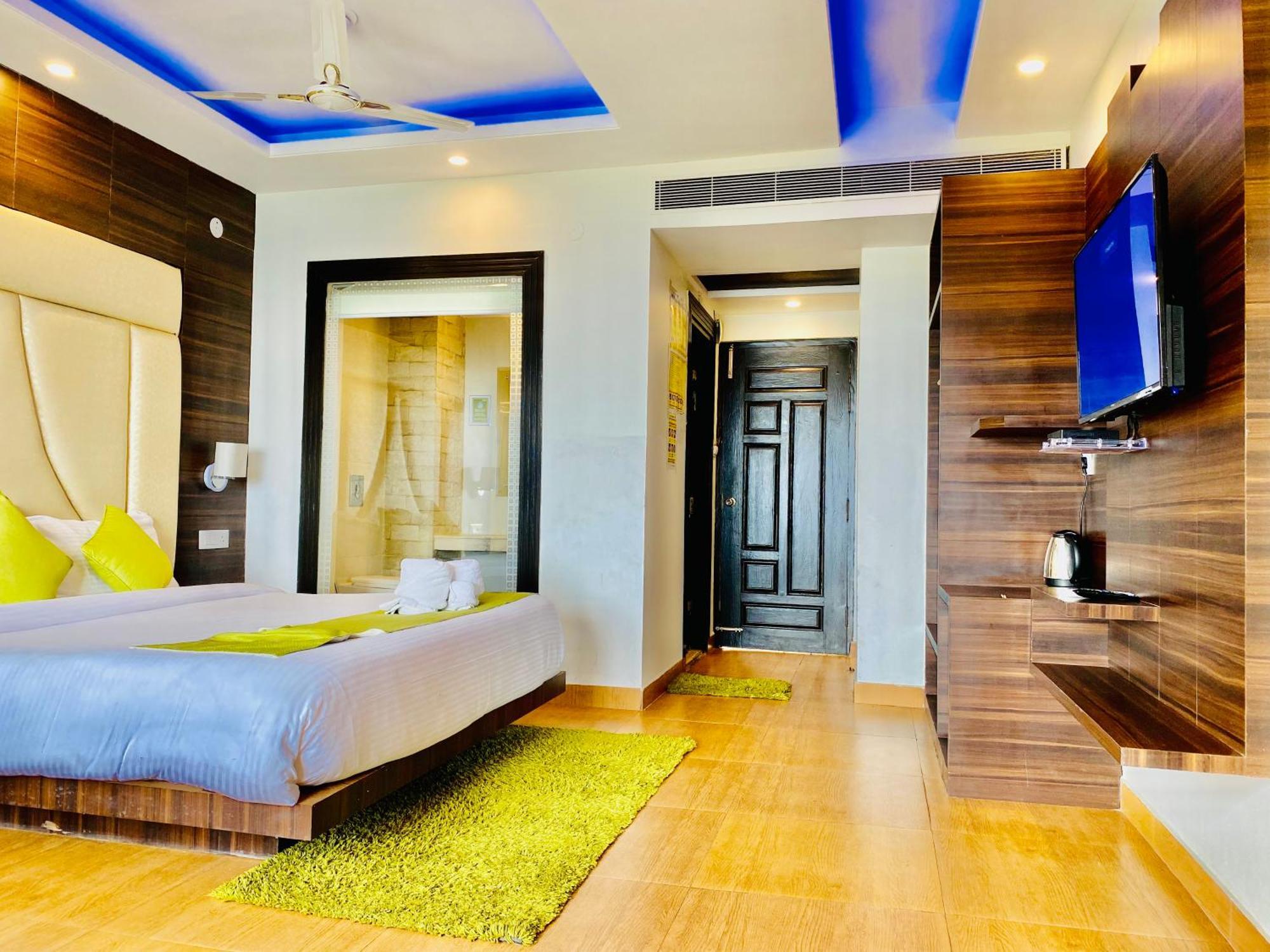 Himalayan Mountain And Valley View - Garden With Bonefire - Ample Parking - Luxury Balcony -by Aachman Stays!! Mashobra Shimla