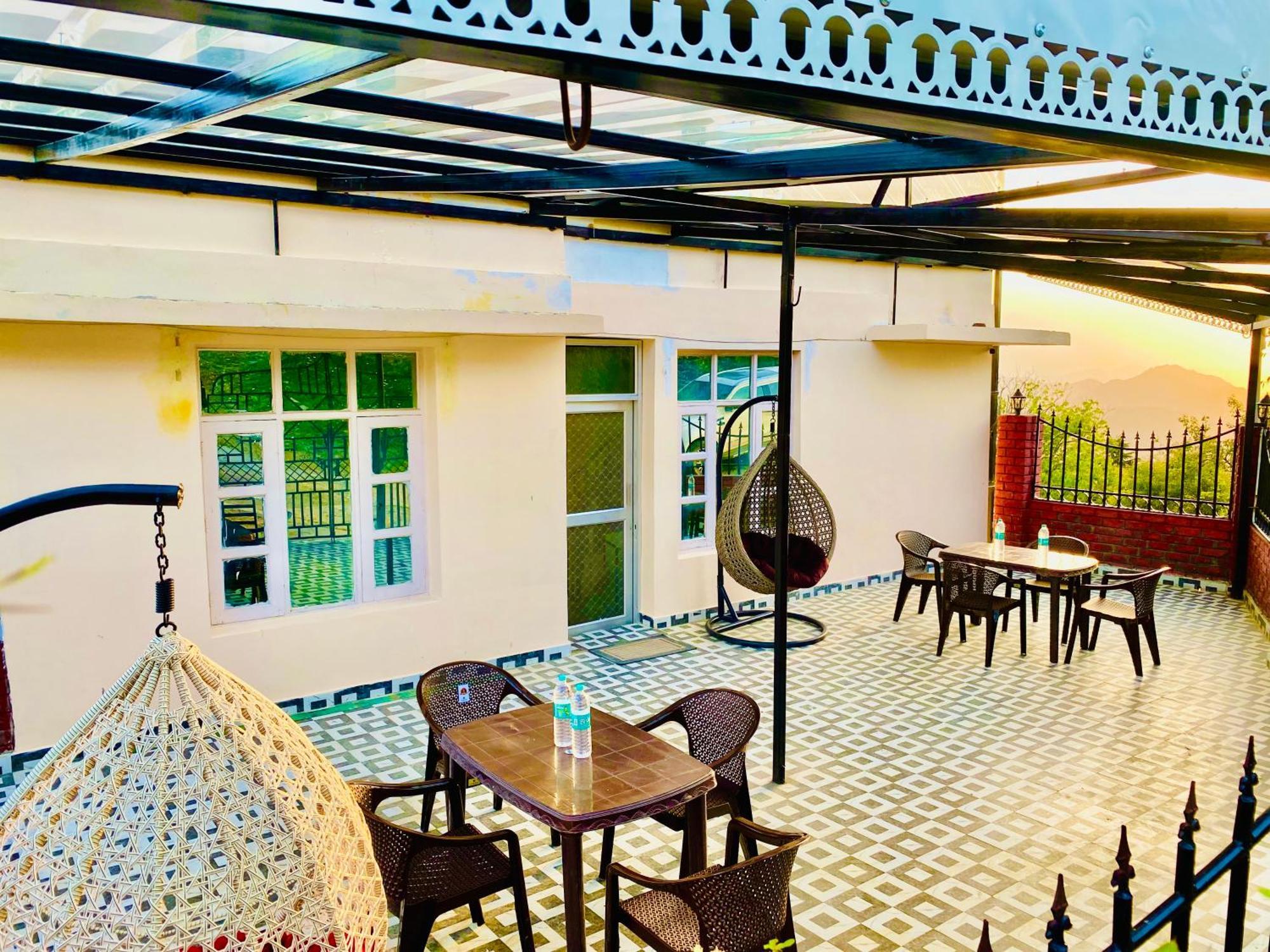 Royal Ace !! Mountain View Rooms!! Private Balcony!! *