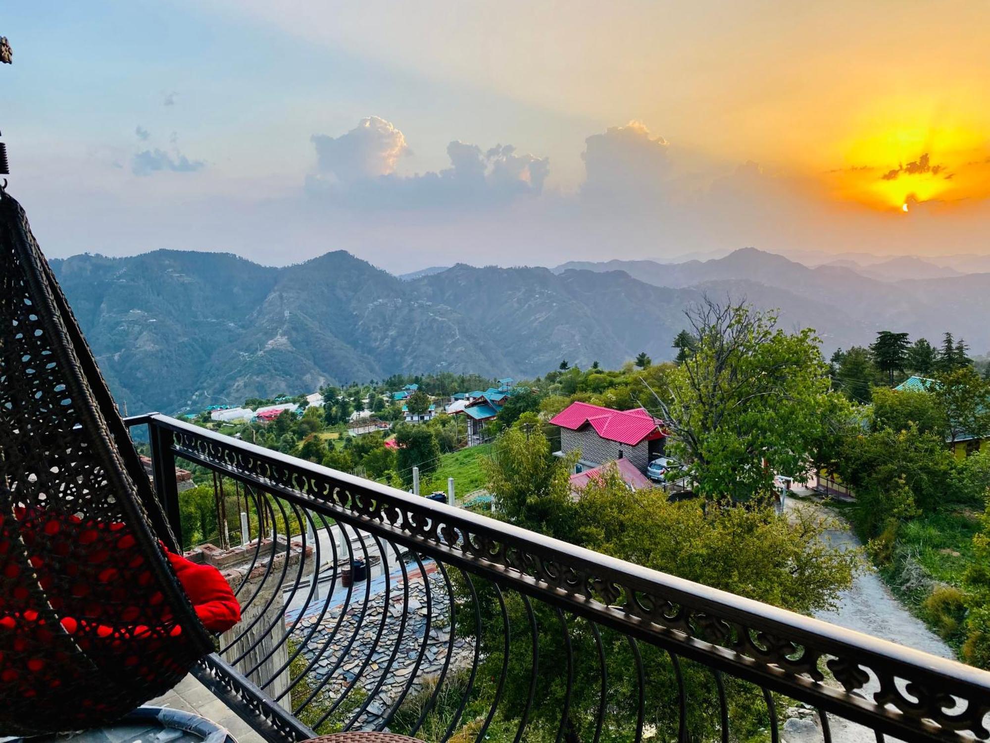 Hotel Royal Ace !! Mountain View Rooms!! Private Balcony!!