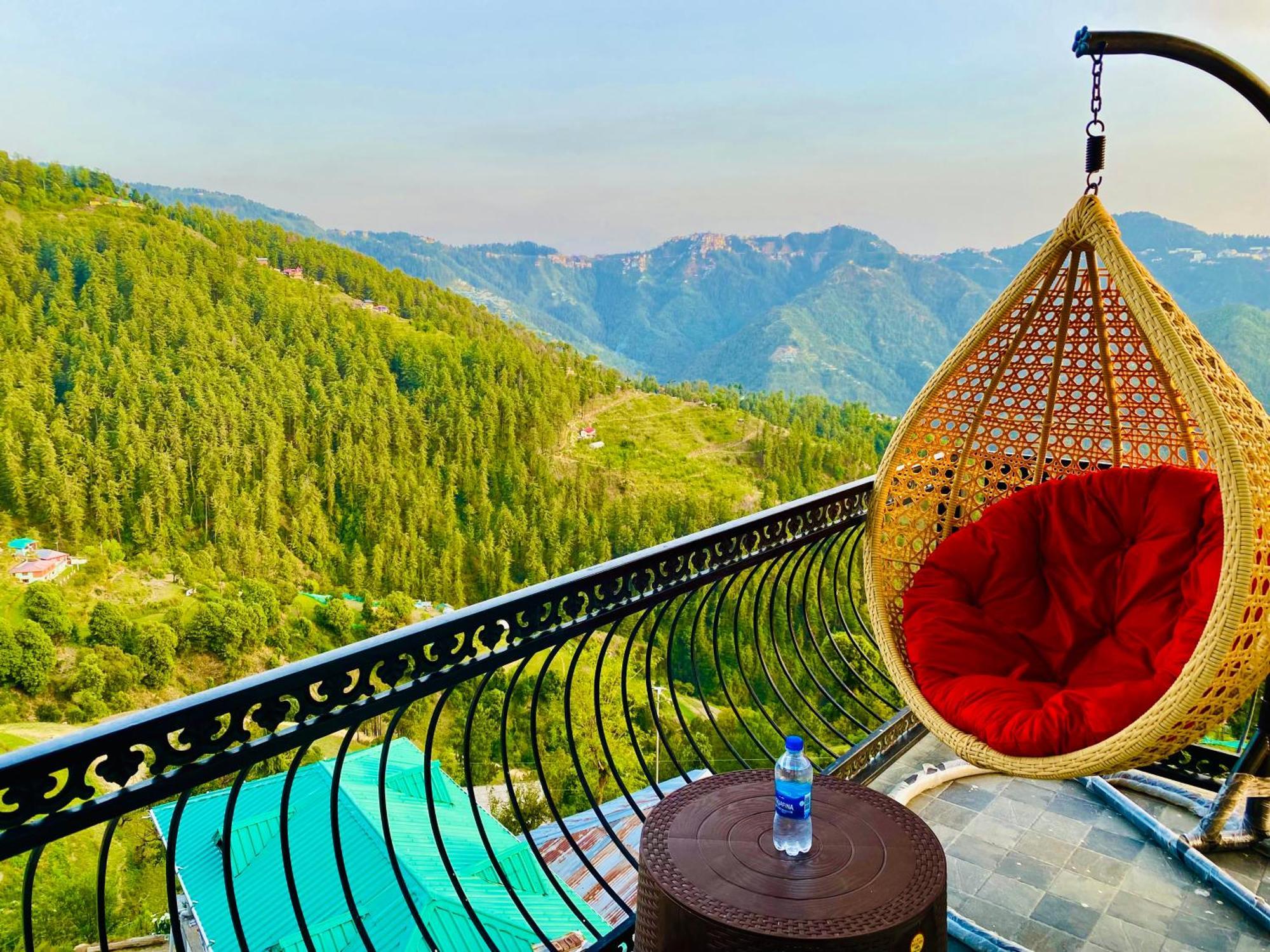 Royal Ace !! Mountain View Rooms!! Private Balcony!! Hotel
