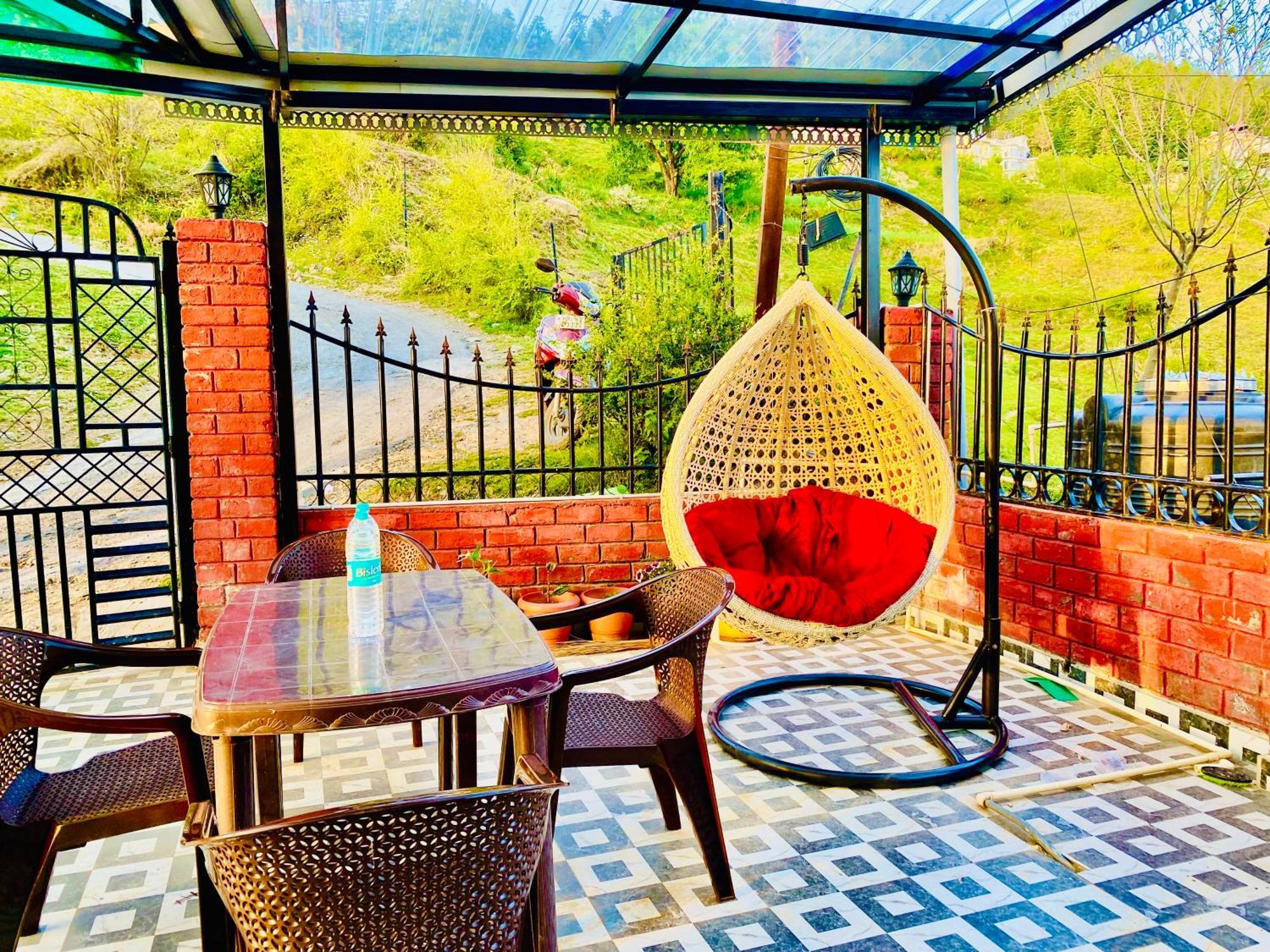 Royal Ace !! Mountain View Rooms!! Private Balcony!! * Shimla