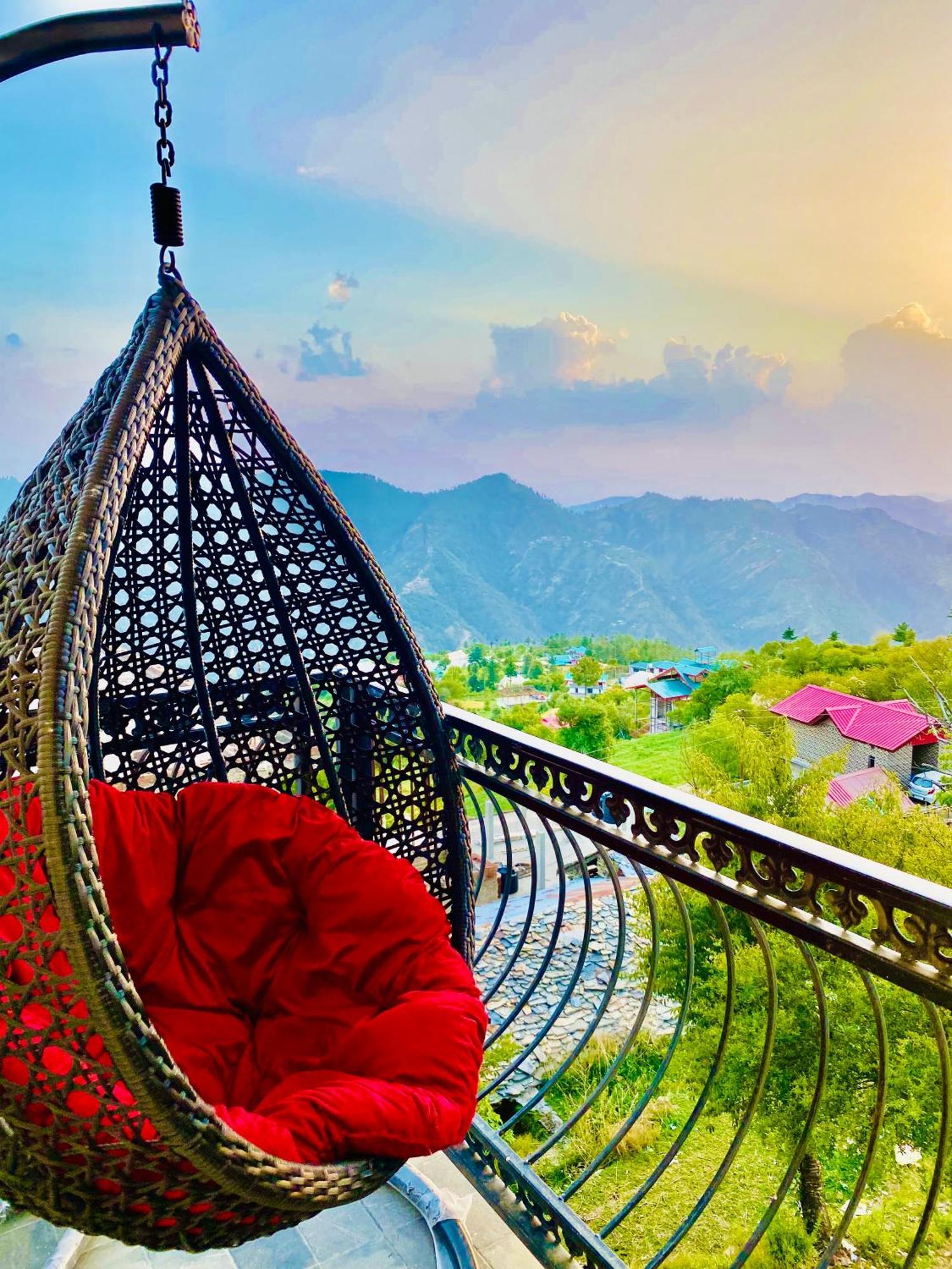 Royal Ace !! Mountain View Rooms!! Private Balcony!! Hotel *
